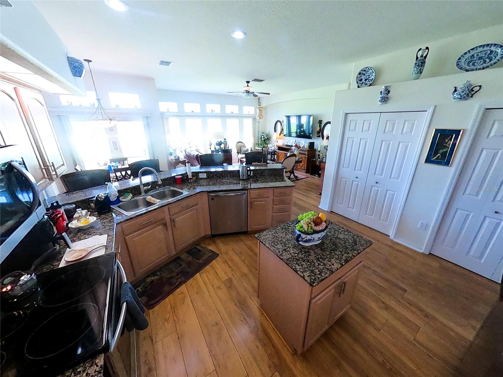 Listing photo id 2 for 3625 Gaviota Drive