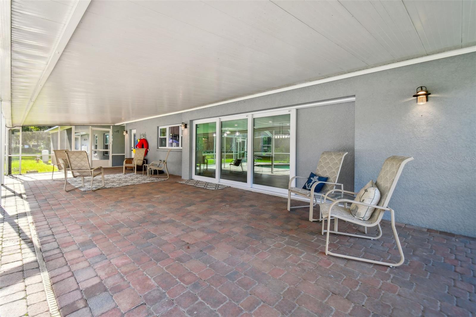 Listing photo id 12 for 28628 Bennington Drive