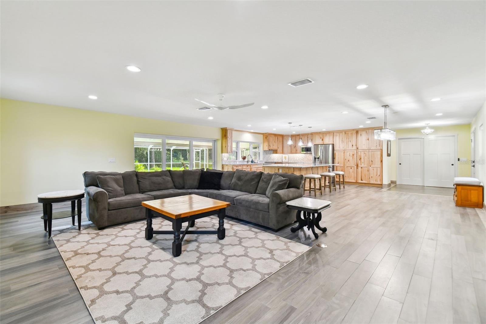 Listing photo id 38 for 28628 Bennington Drive