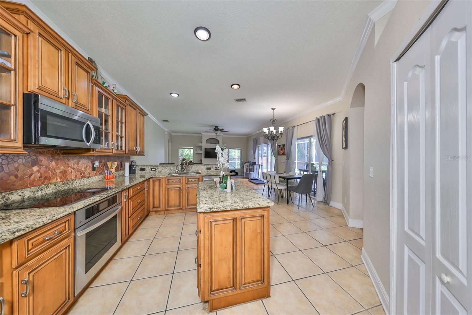 Listing photo id 11 for 12031 Mountbatten Drive