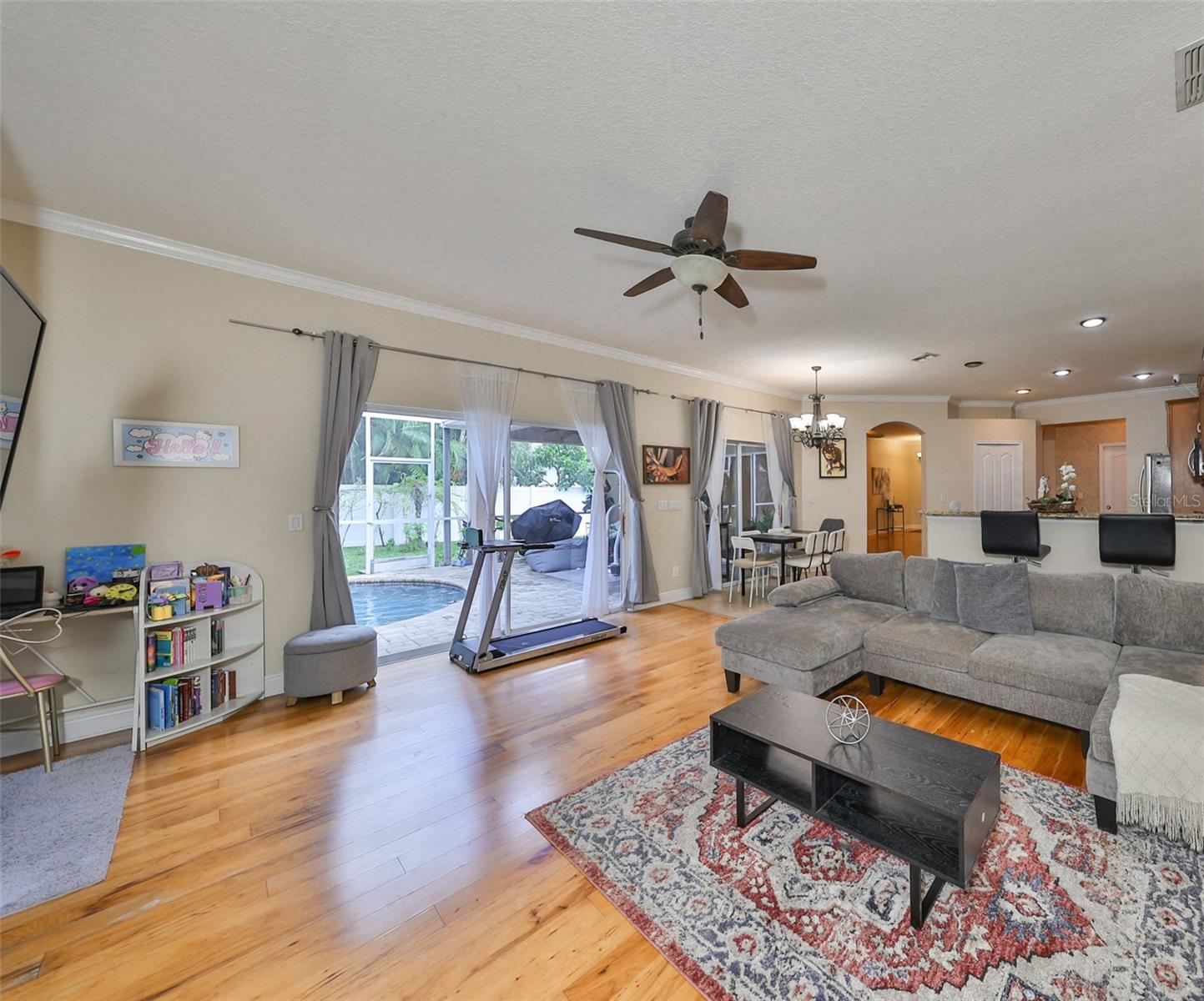 Listing photo id 16 for 12031 Mountbatten Drive