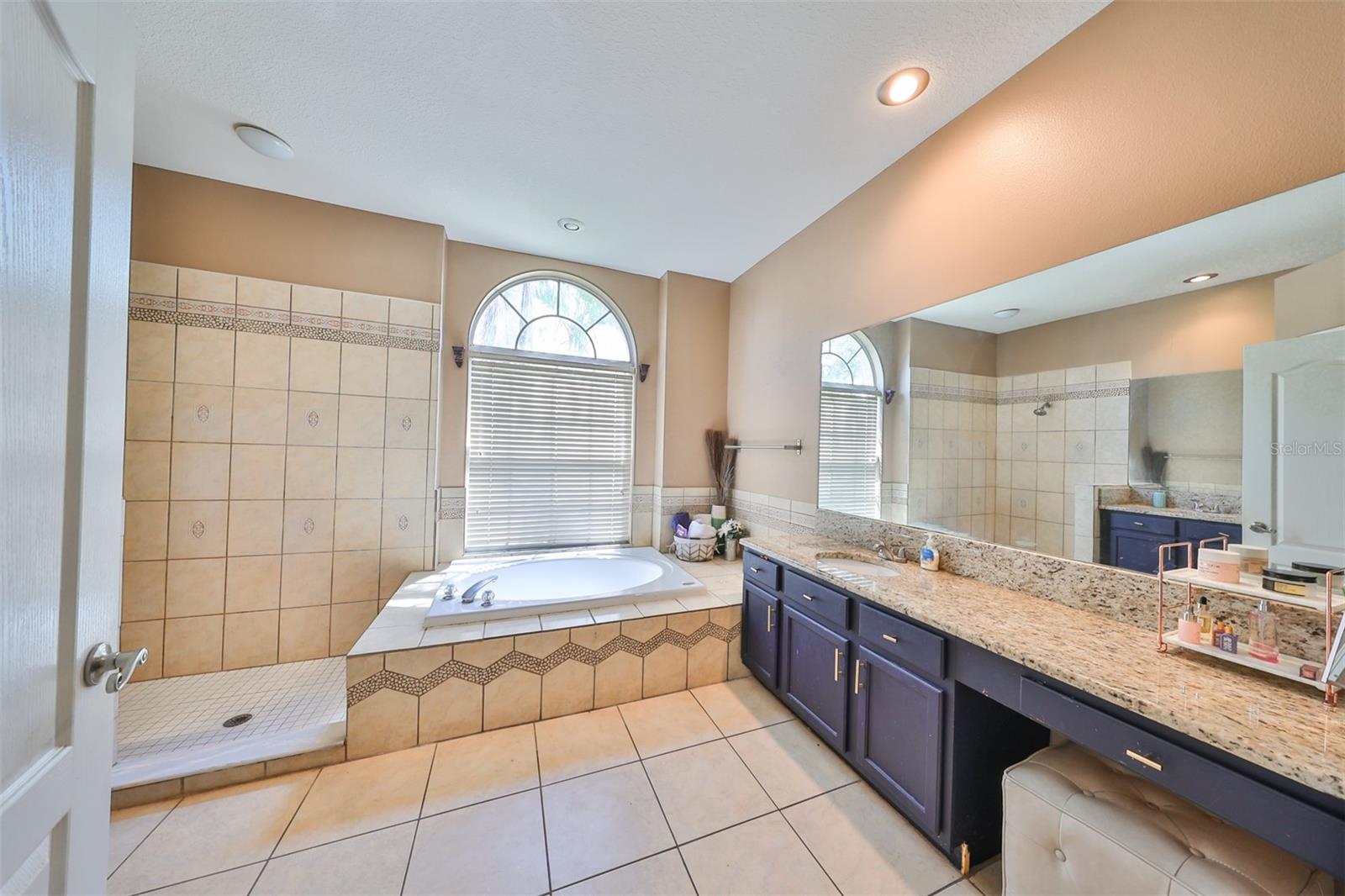 Listing photo id 6 for 12031 Mountbatten Drive