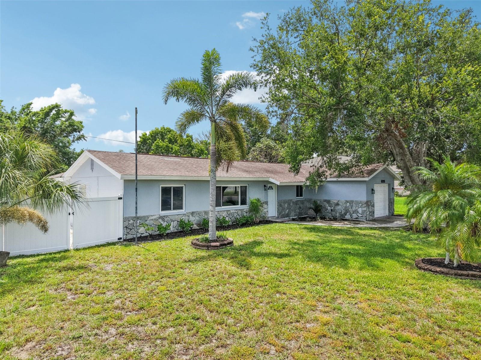 Listing photo id 49 for 6305 Flamingo Drive