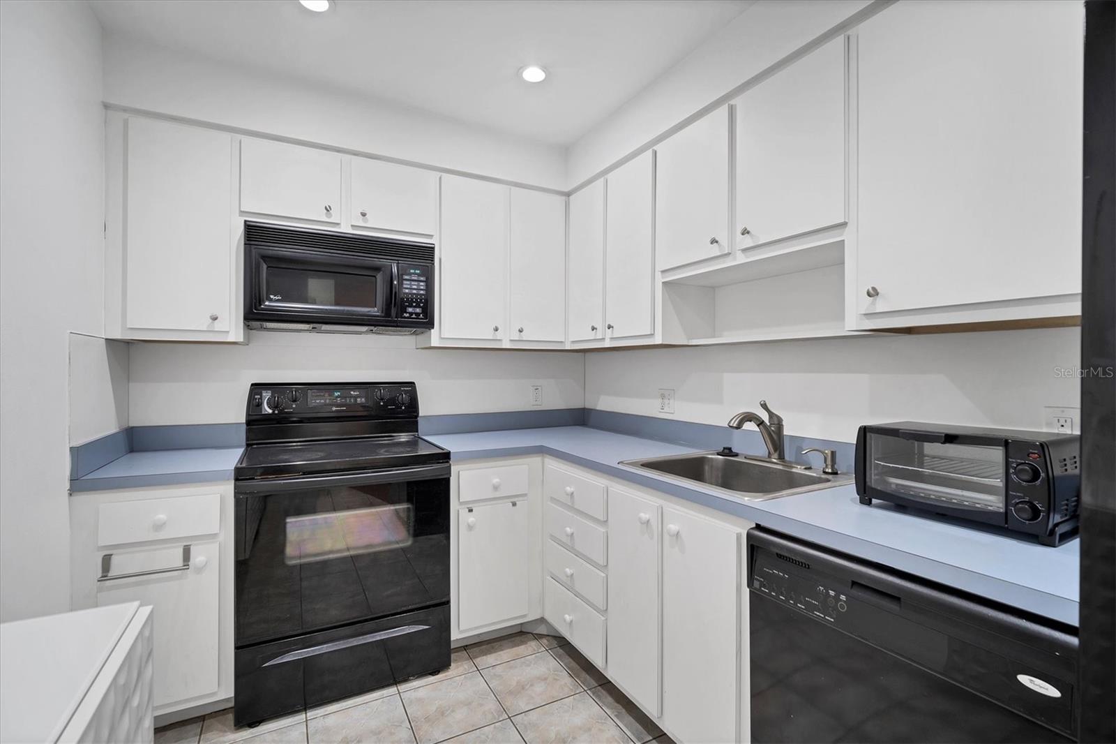 Listing photo id 10 for 4611 Fig Street 106