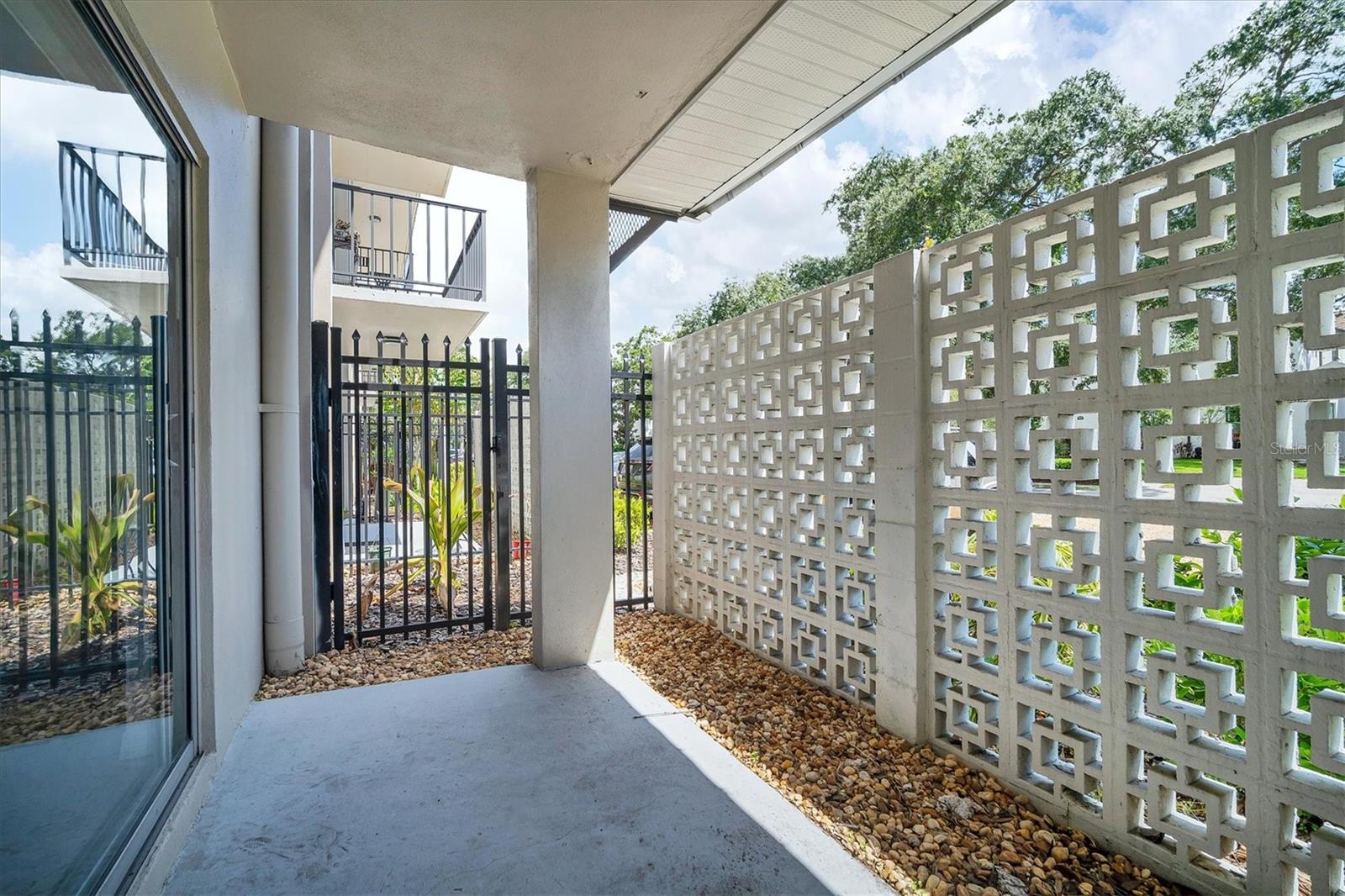 Listing photo id 20 for 4611 Fig Street 106