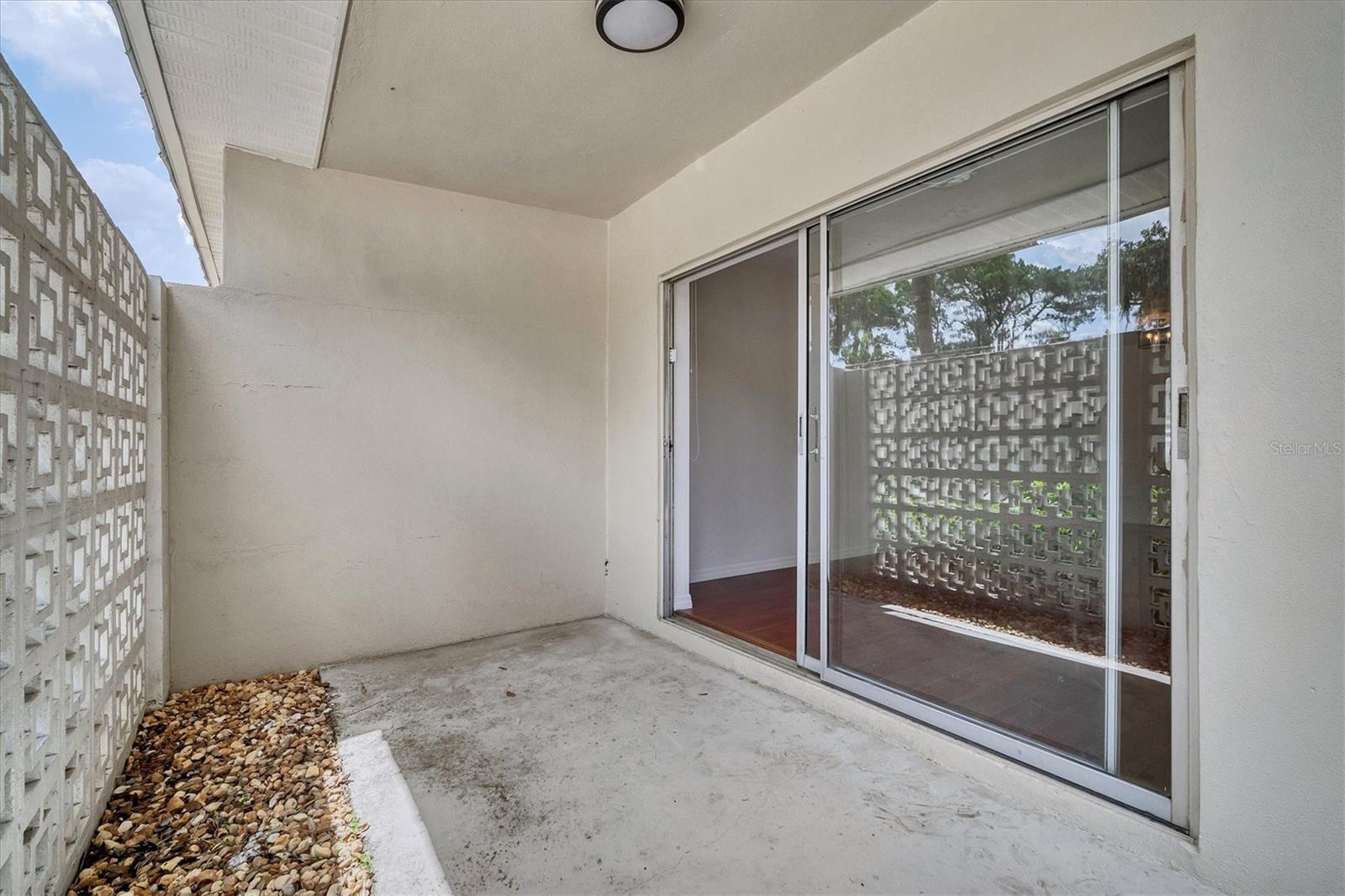 Listing photo id 21 for 4611 Fig Street 106