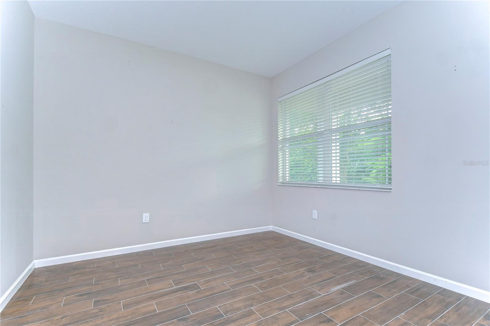 Listing photo id 2 for 4232 Palifox Street