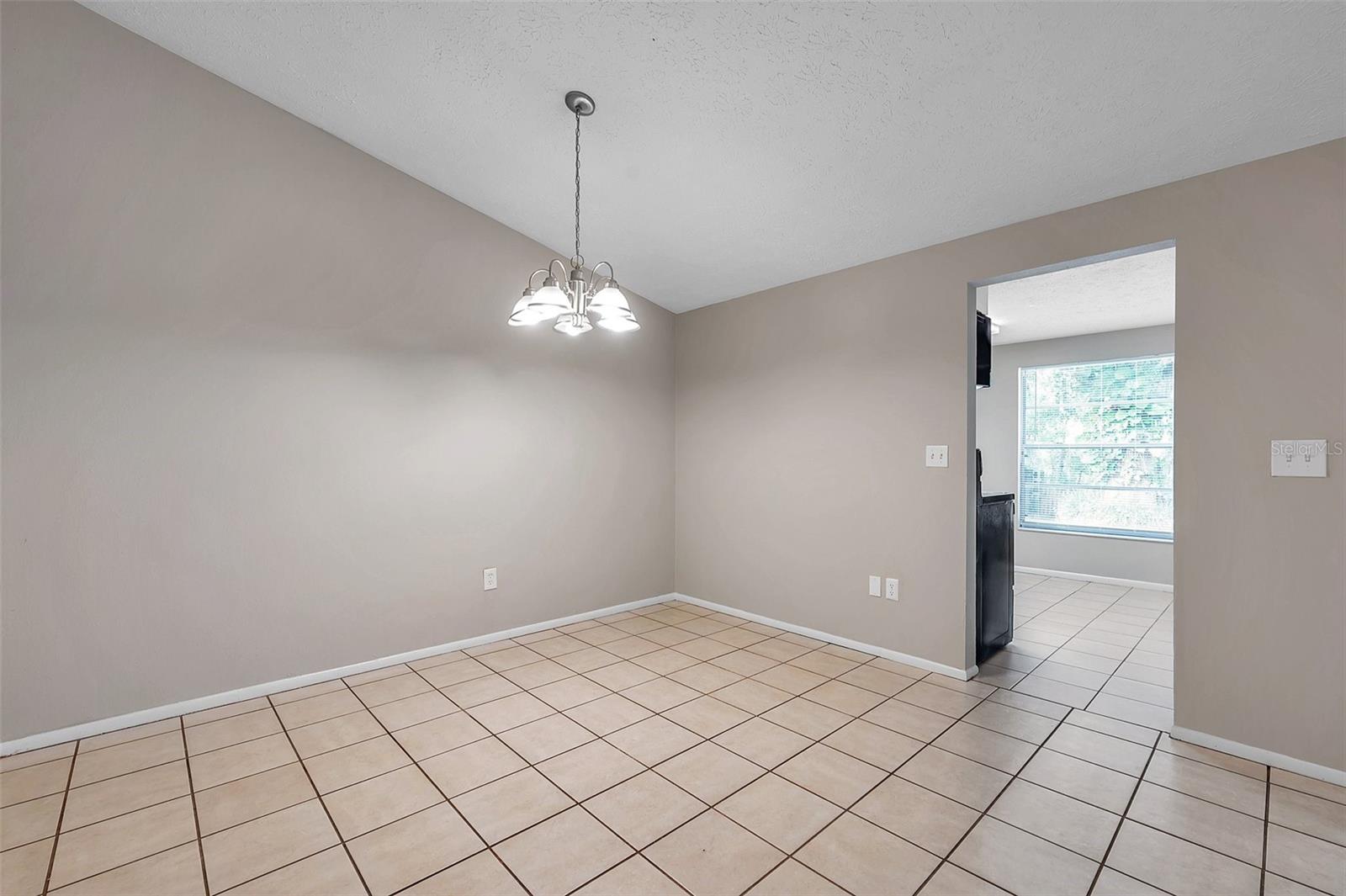 Listing photo id 12 for 16203 Lakehead Court