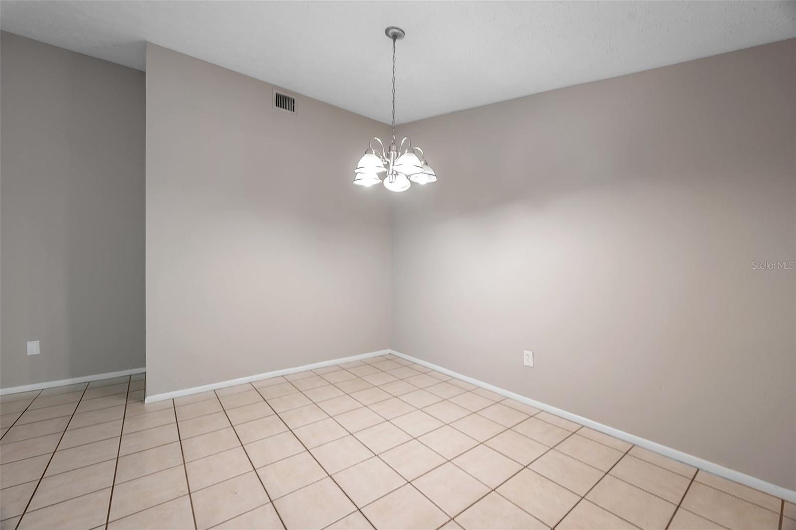 Listing photo id 13 for 16203 Lakehead Court