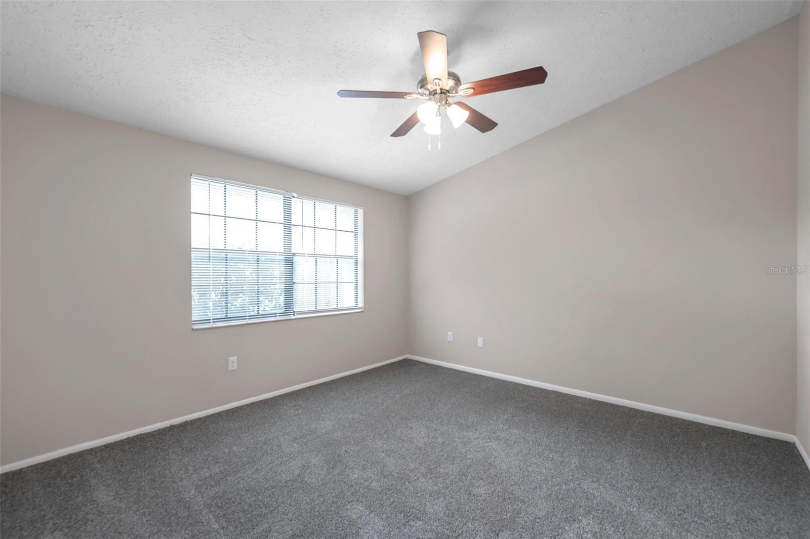 Listing photo id 22 for 16203 Lakehead Court