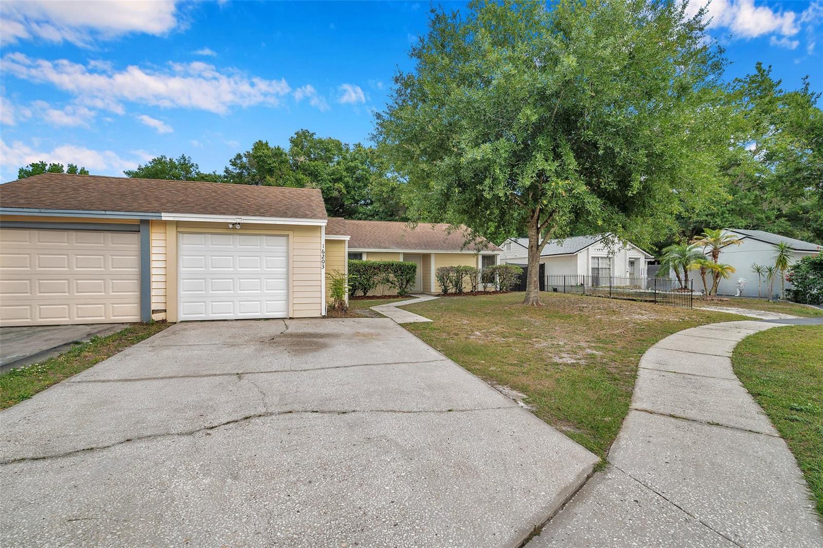 Listing photo id 5 for 16203 Lakehead Court