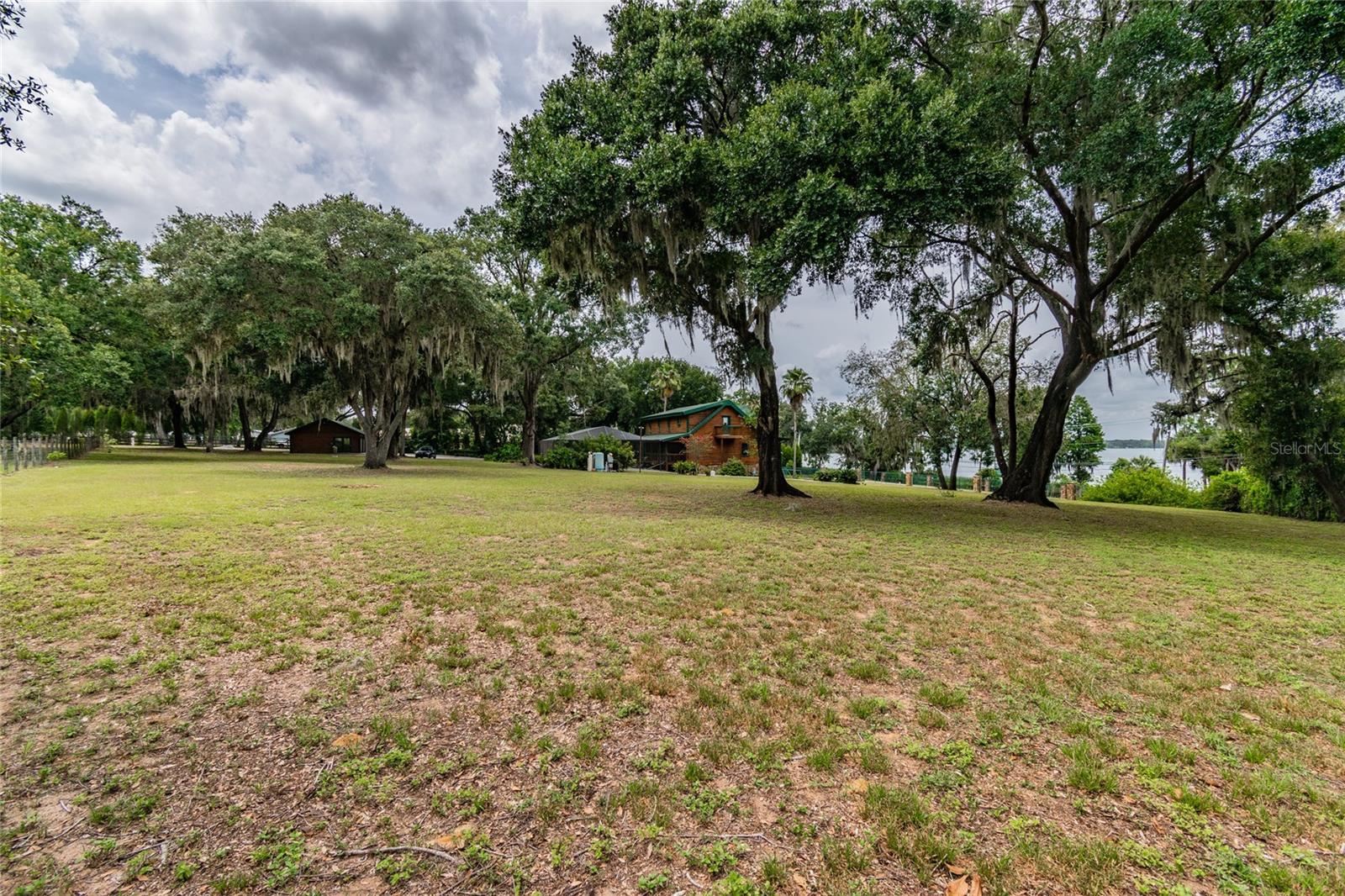 Listing photo id 50 for 11401 Thonotosassa Road