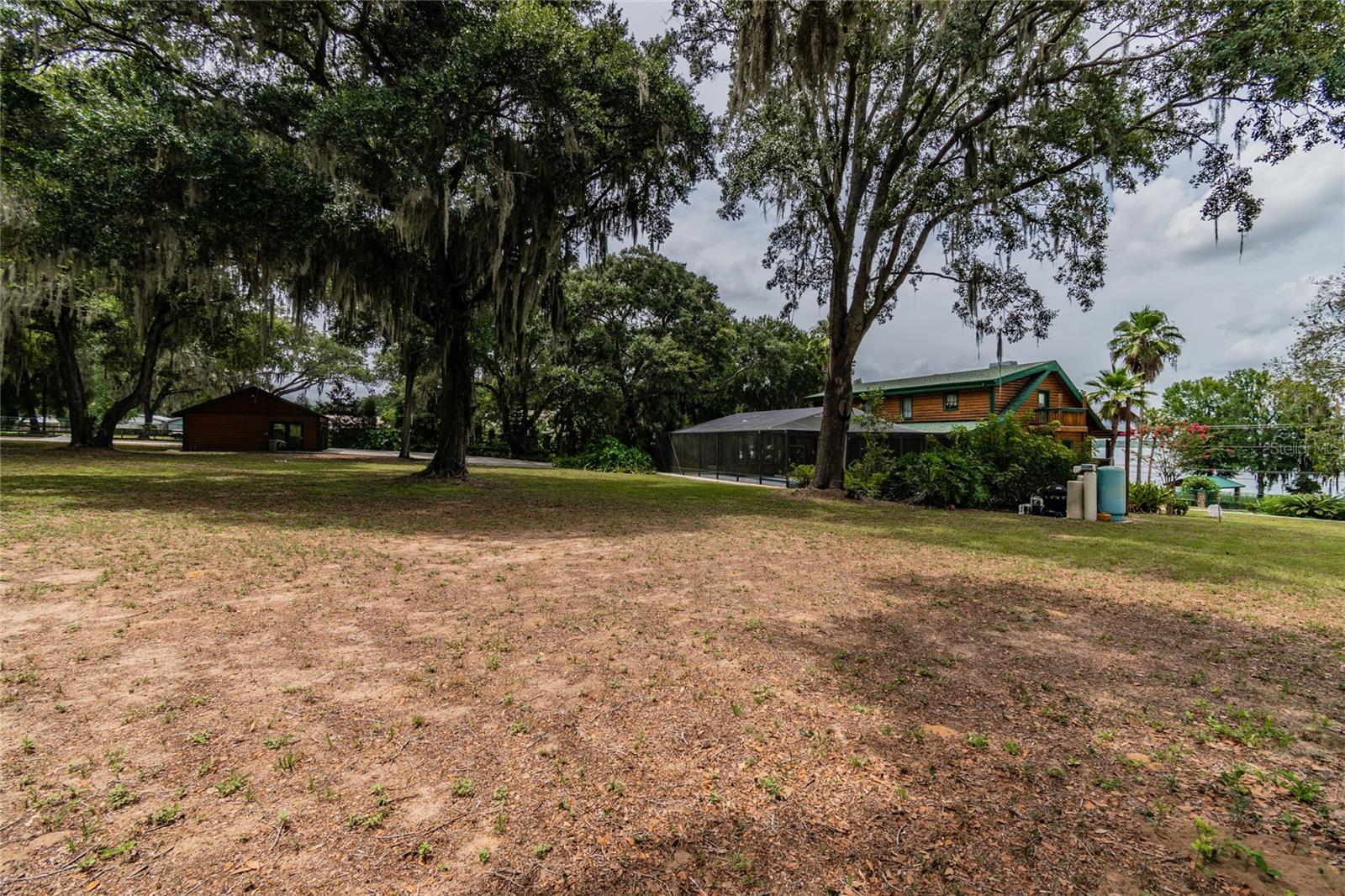 Listing photo id 51 for 11401 Thonotosassa Road