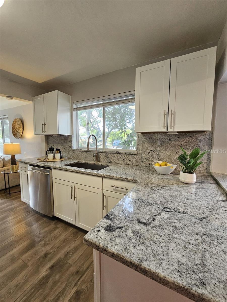 Image 17 of 47 For 3763 Dartmouth Avenue N