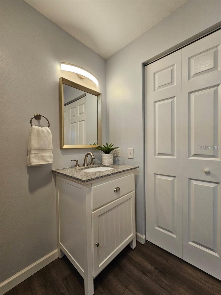 Image 27 of 47 For 3763 Dartmouth Avenue N
