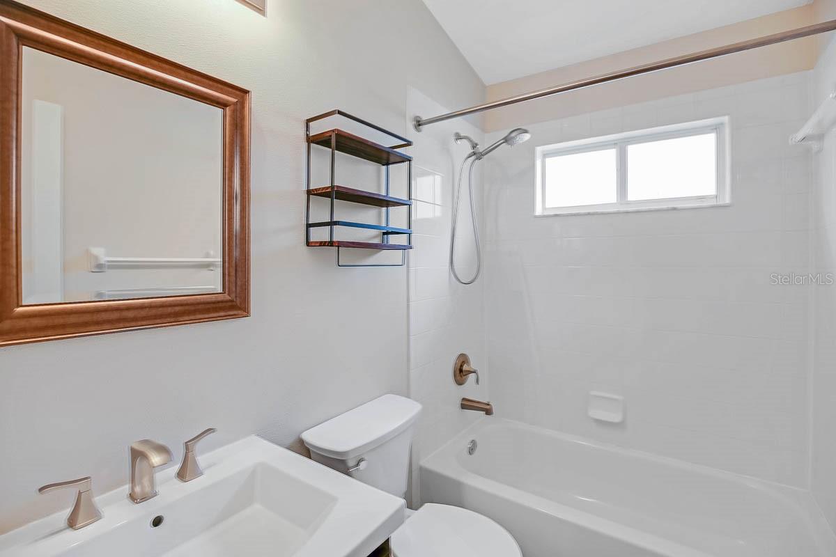 Listing photo id 13 for 3515 Gray Whetstone Street