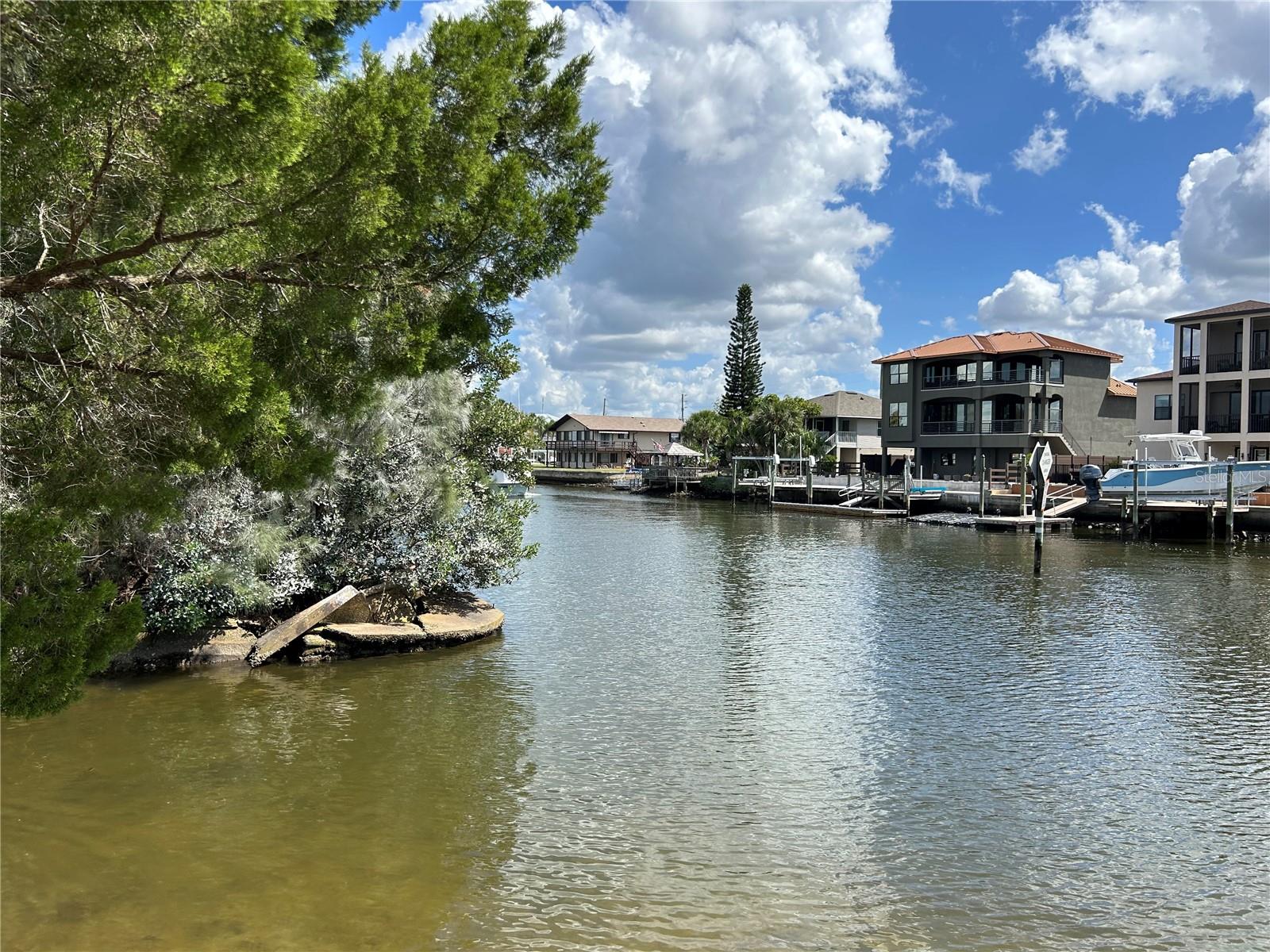 Listing photo id 1 for 3396 Minnow Creek Drive