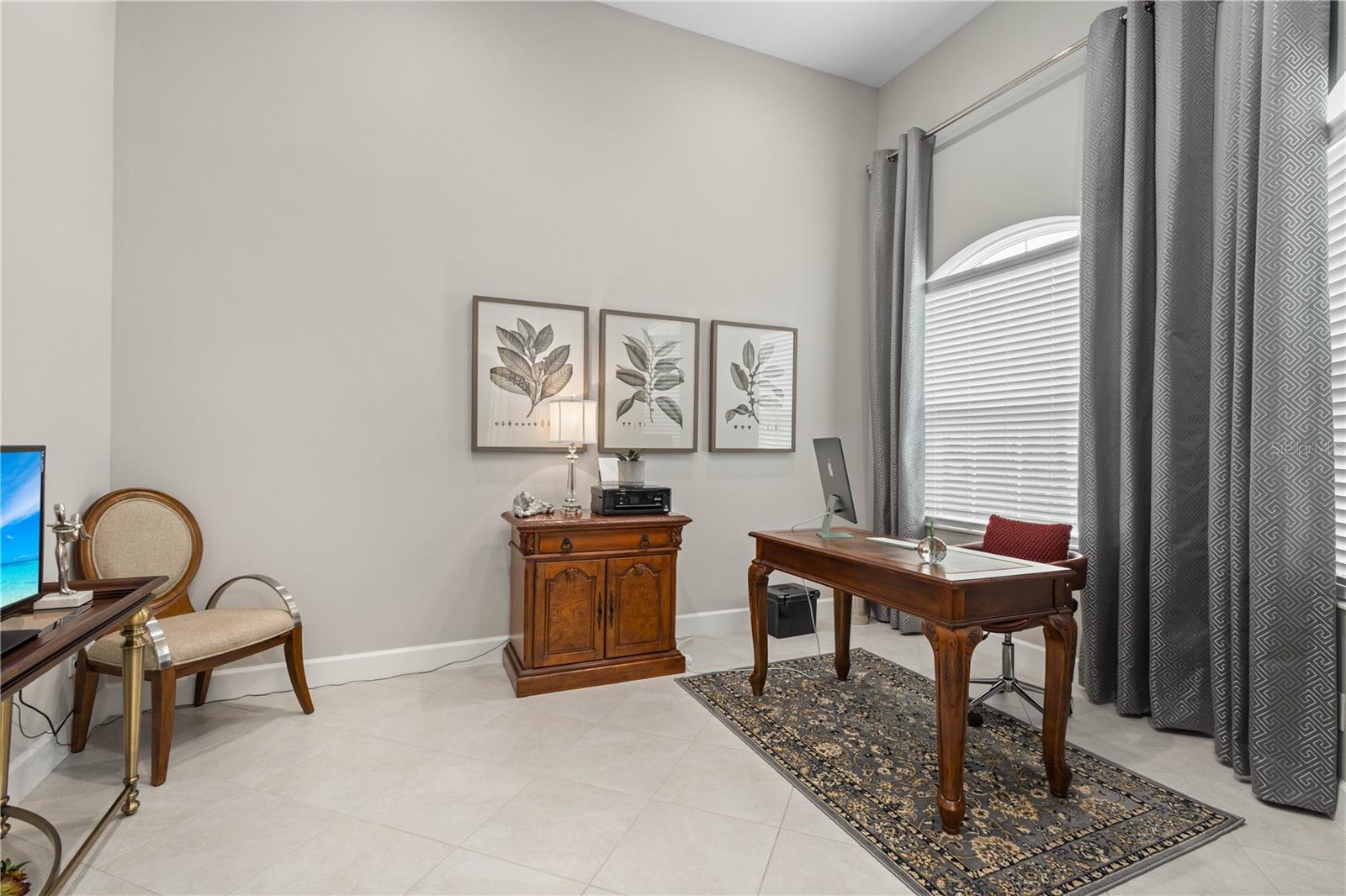 Listing photo id 3 for 4839 Sevilla Shores Drive