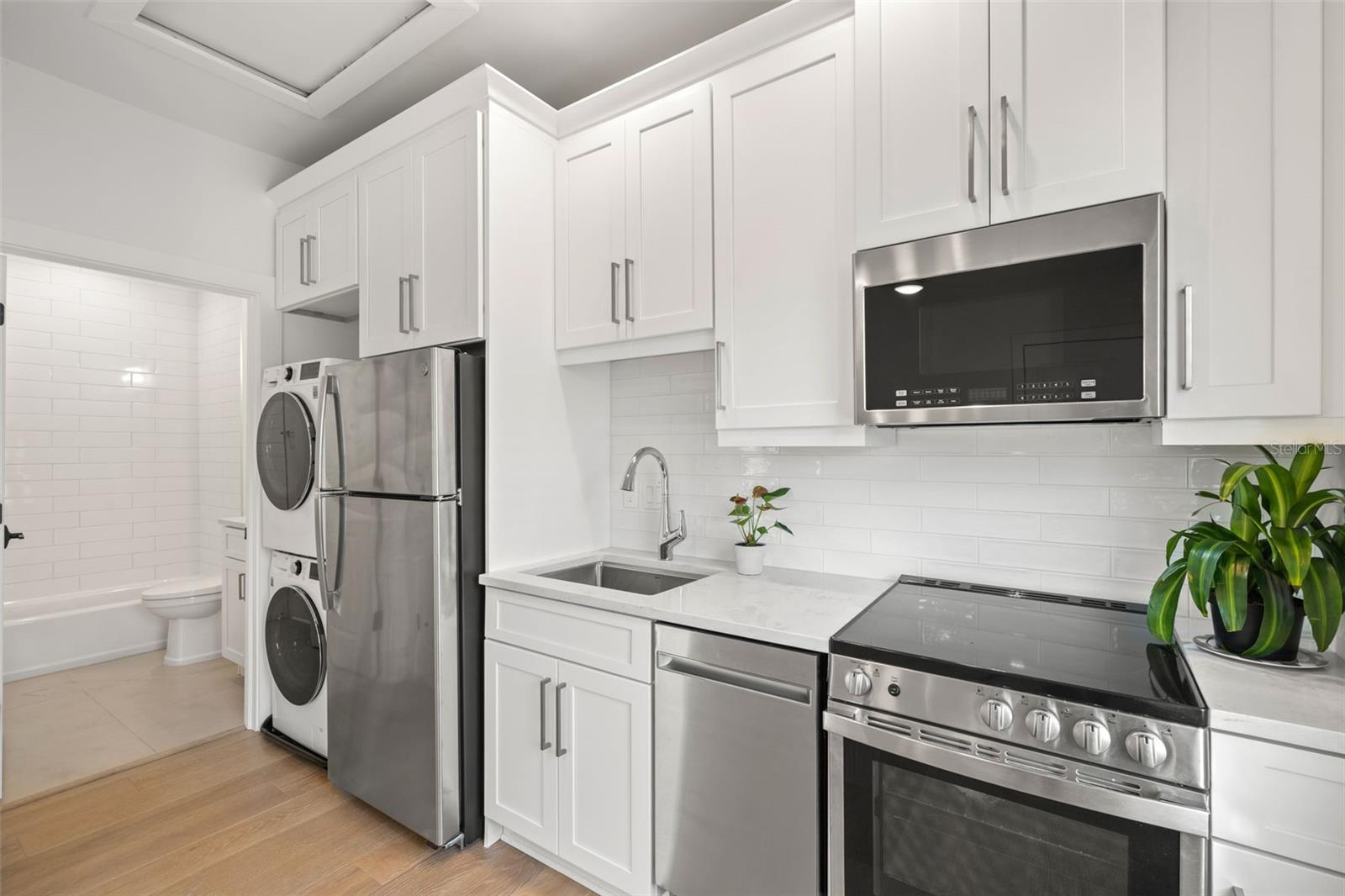 Listing photo id 28 for 510 Melville Avenue 2