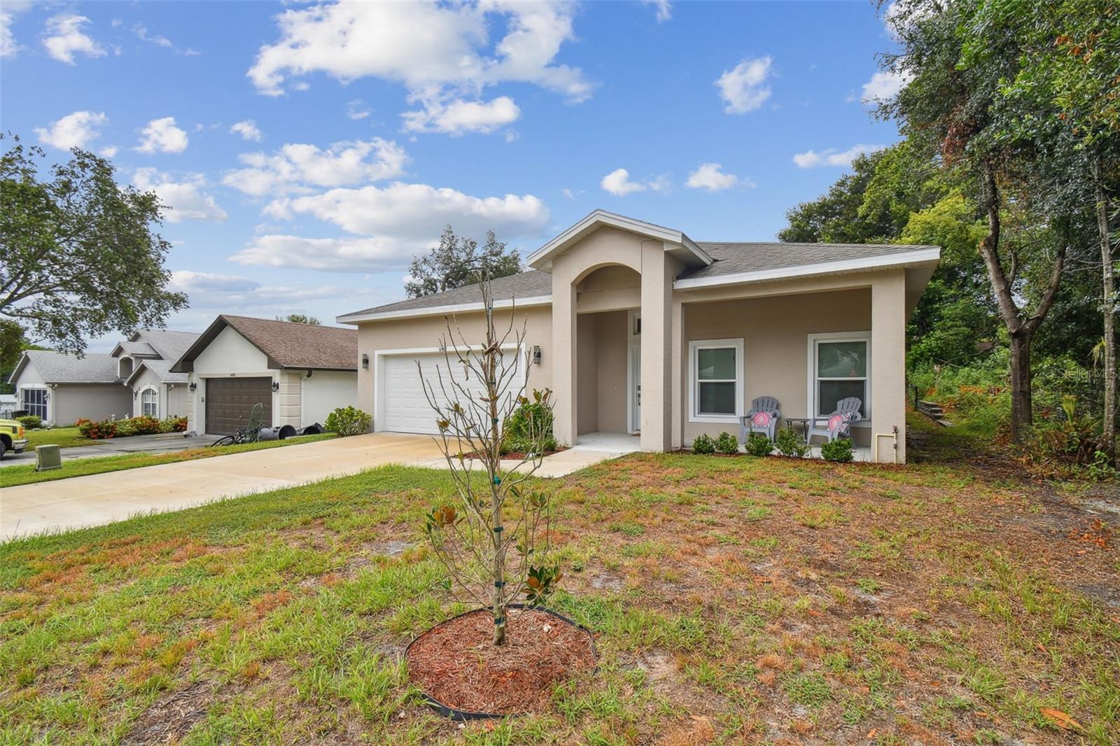 Listing photo id 2 for 6439 Taylor Court