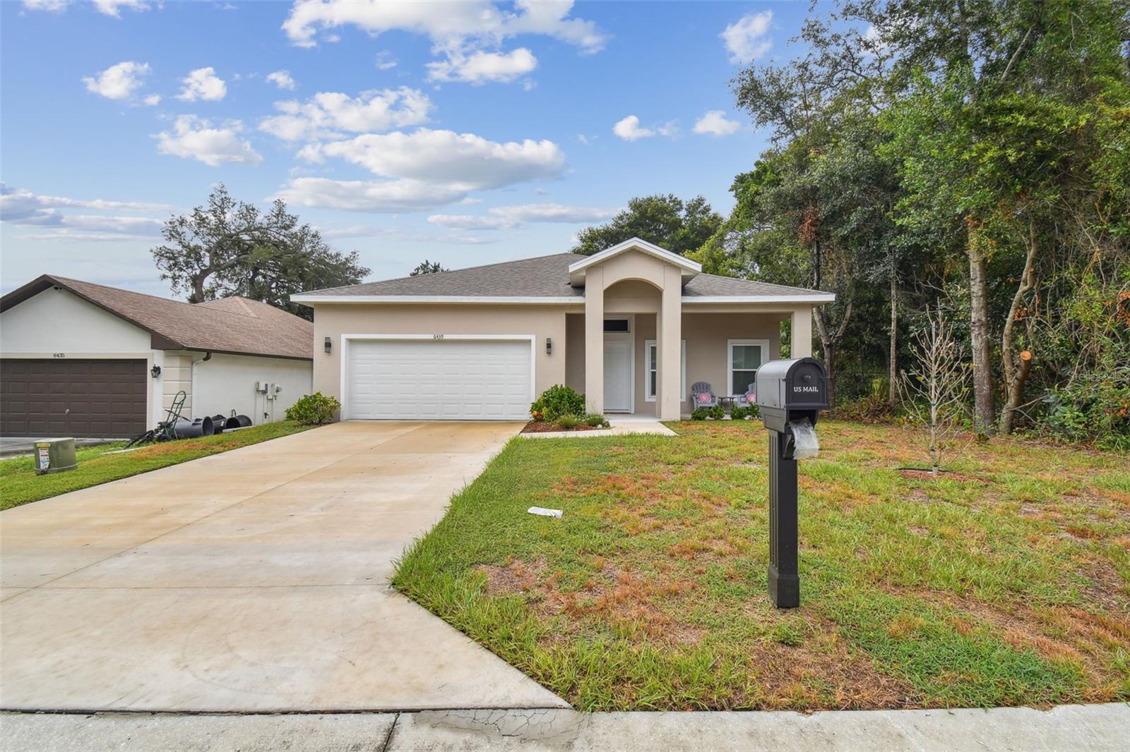 Listing photo id 4 for 6439 Taylor Court