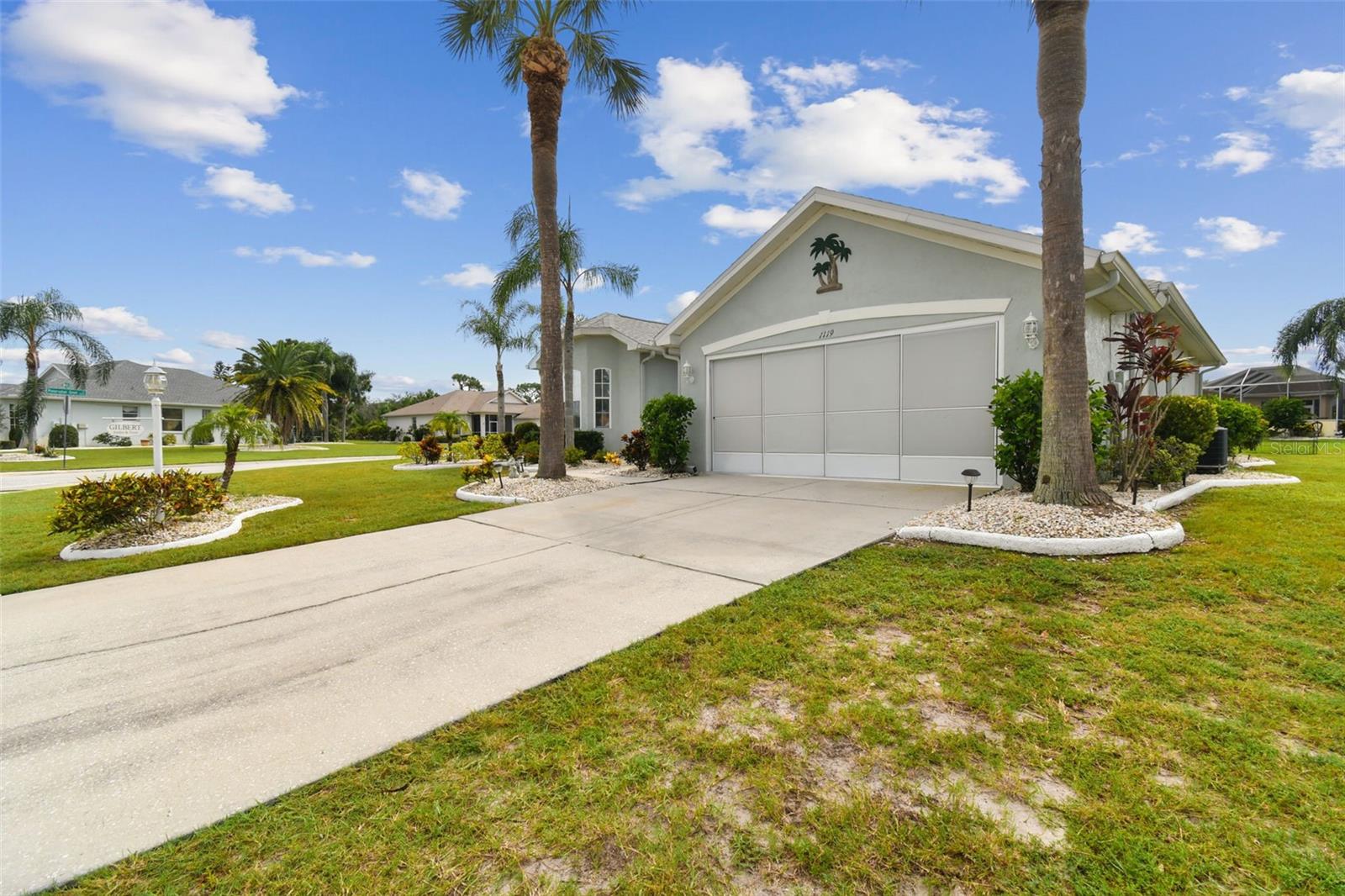 Listing photo id 5 for 1119 Villeroy Drive