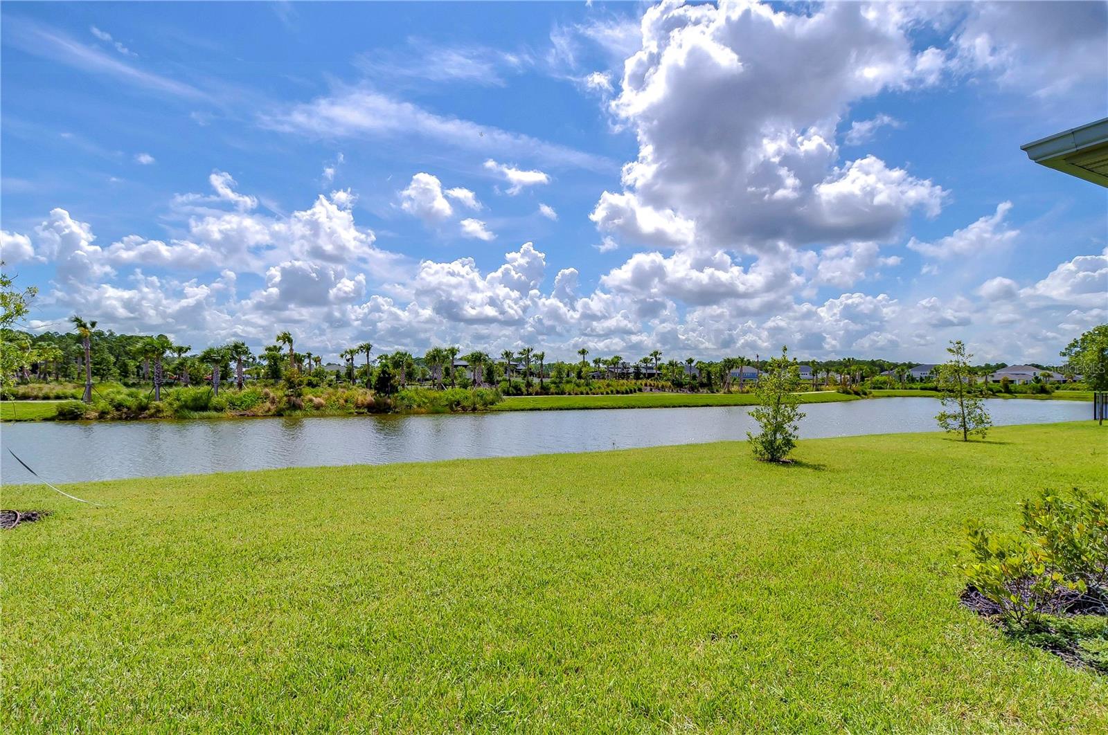 Listing photo id 7 for 2406 High Tides Way