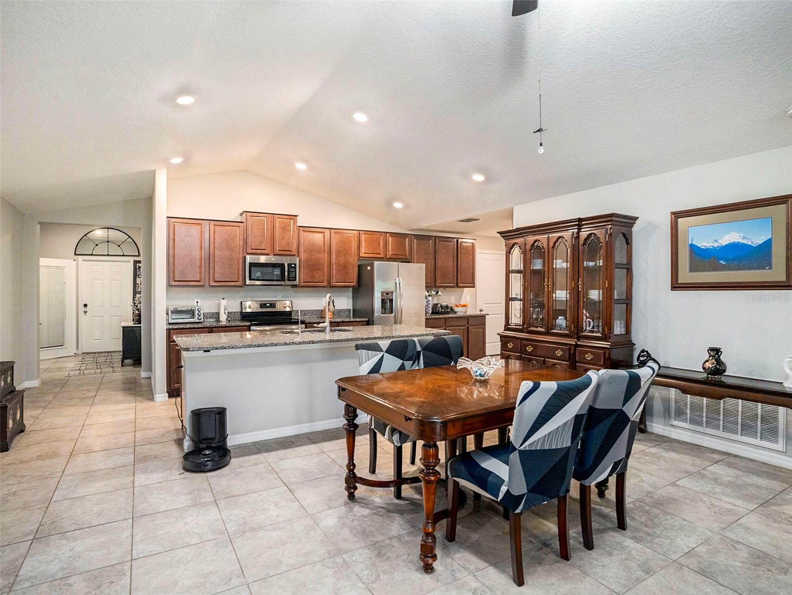 Listing photo id 8 for 9705 Sage Creek Drive