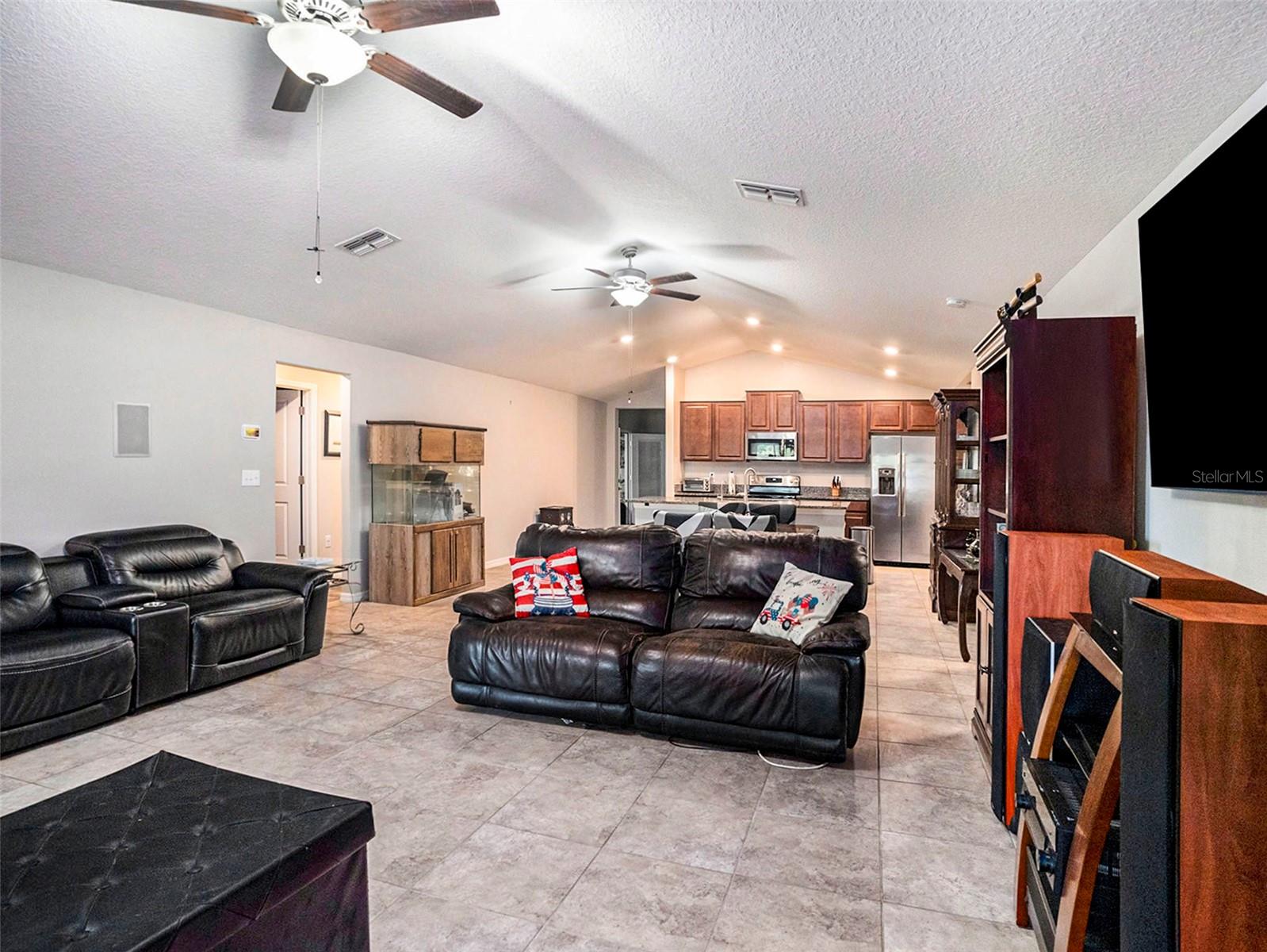 Listing photo id 6 for 9705 Sage Creek Drive