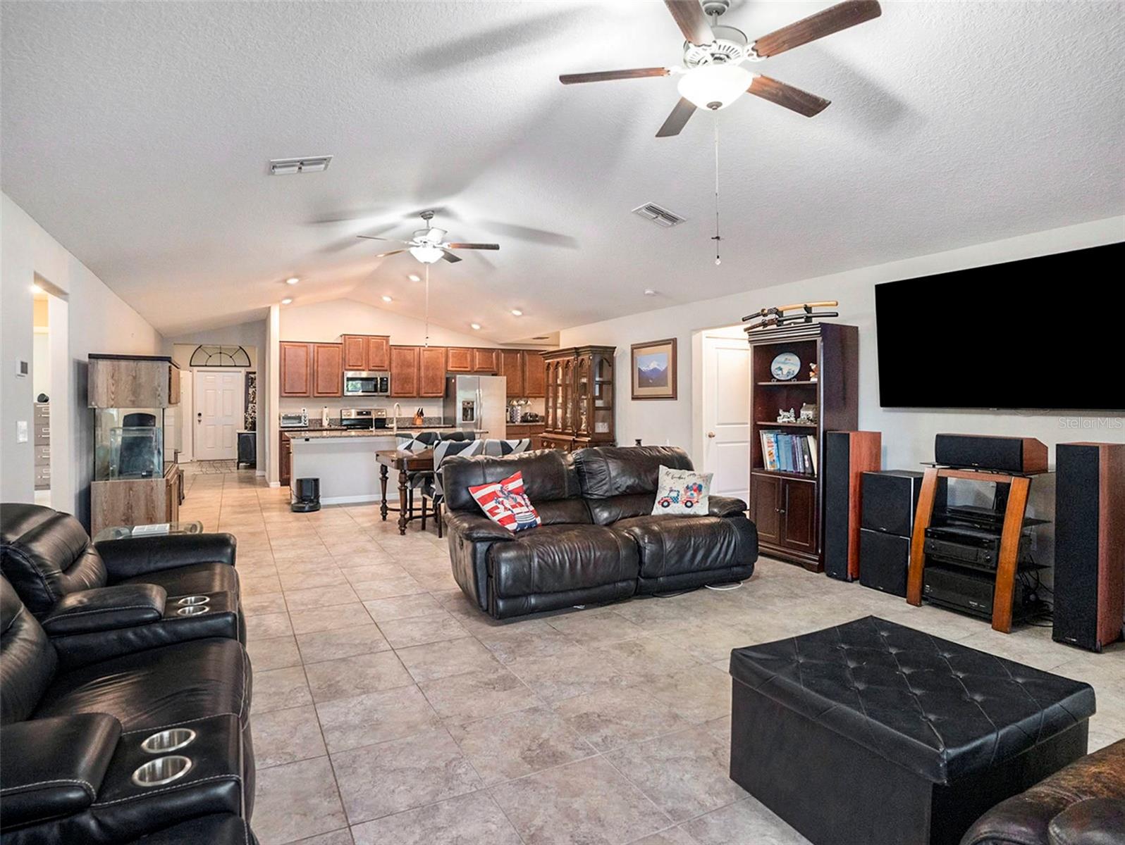 Listing photo id 7 for 9705 Sage Creek Drive