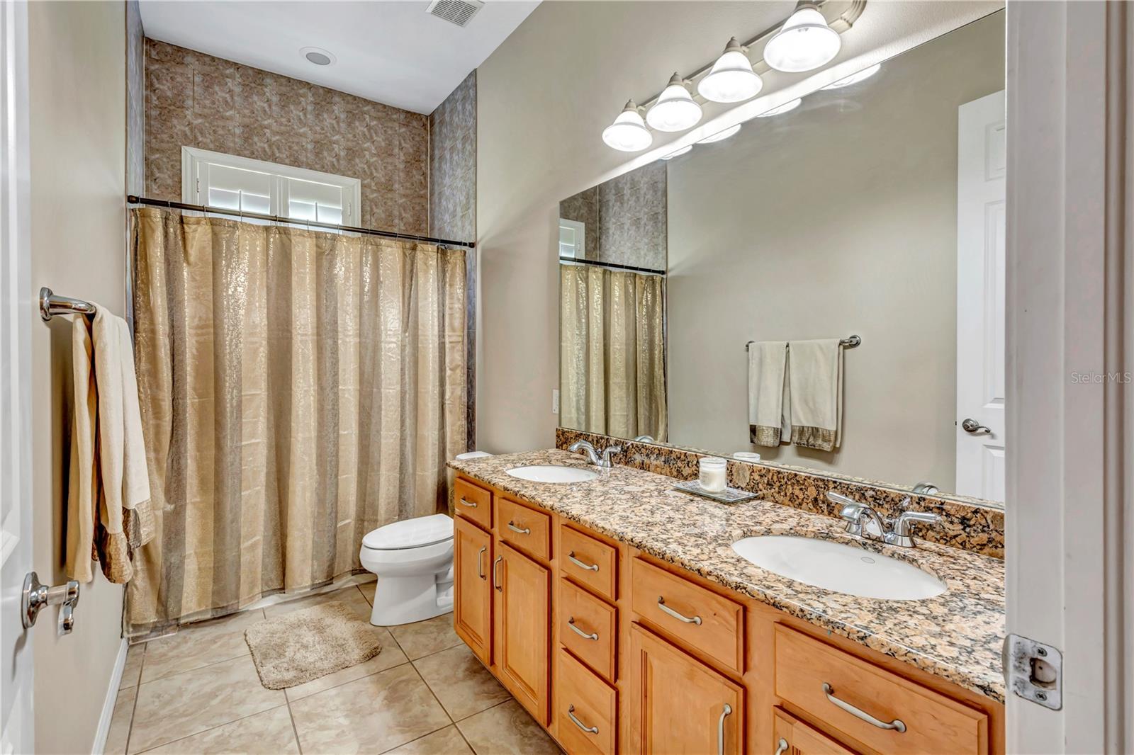 Listing photo id 29 for 16120 Suncrest Shores Drive