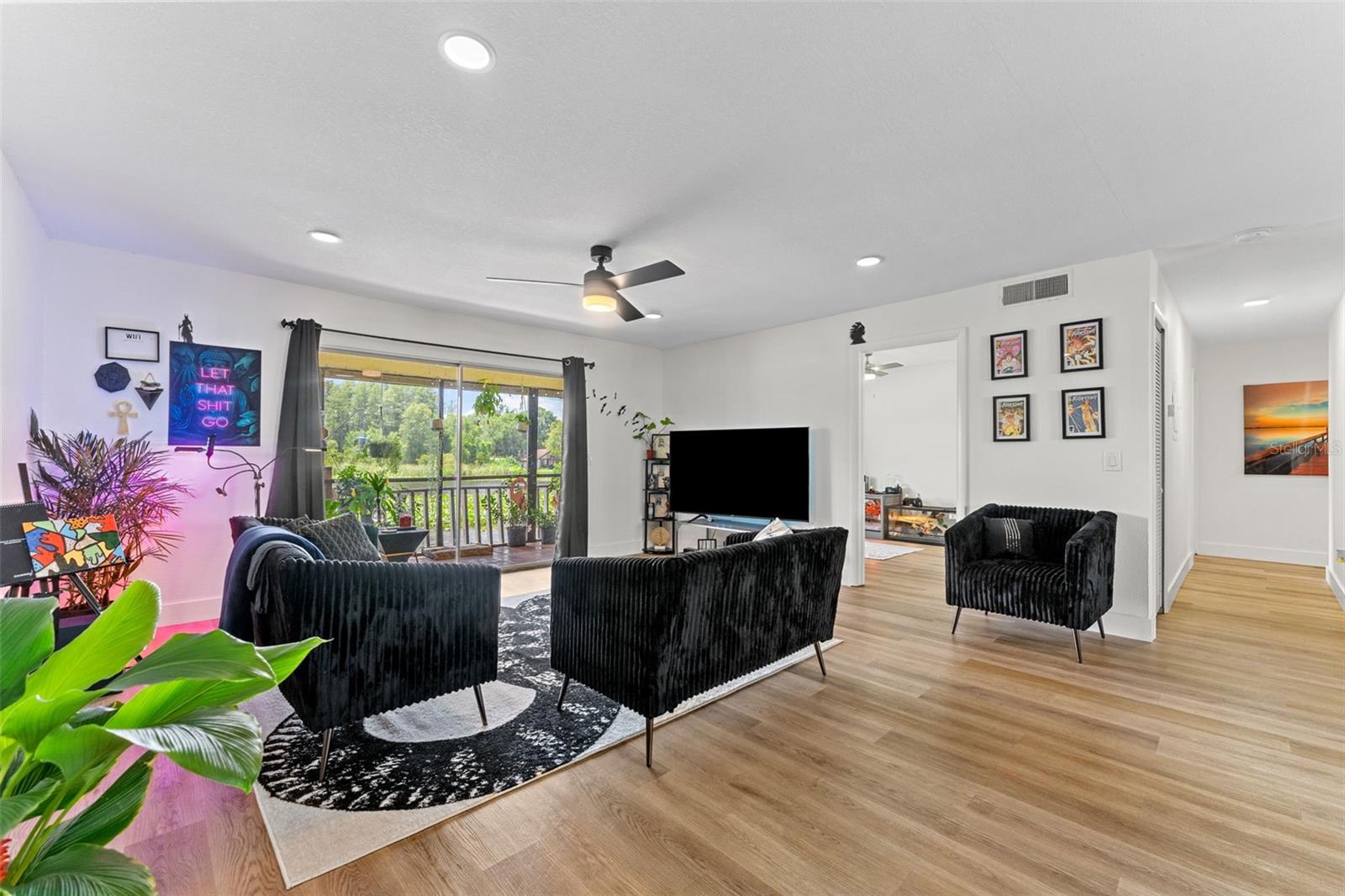 Listing photo id 2 for 4026 Cortez Drive D