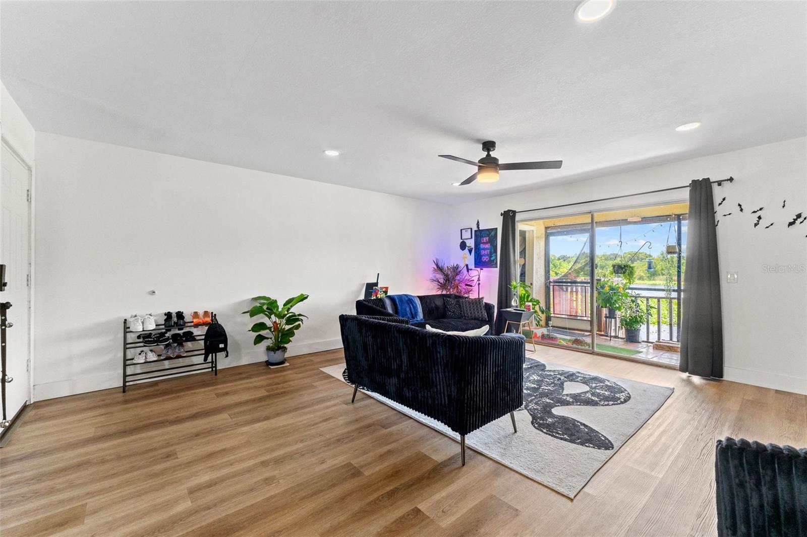 Listing photo id 4 for 4026 Cortez Drive D