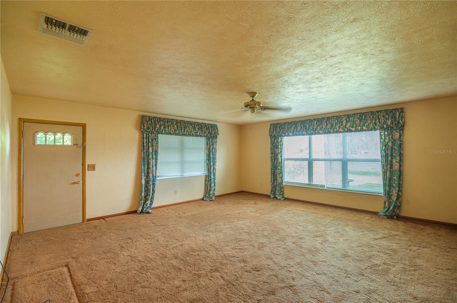 Listing photo id 10 for 19230 Lake Allen Road