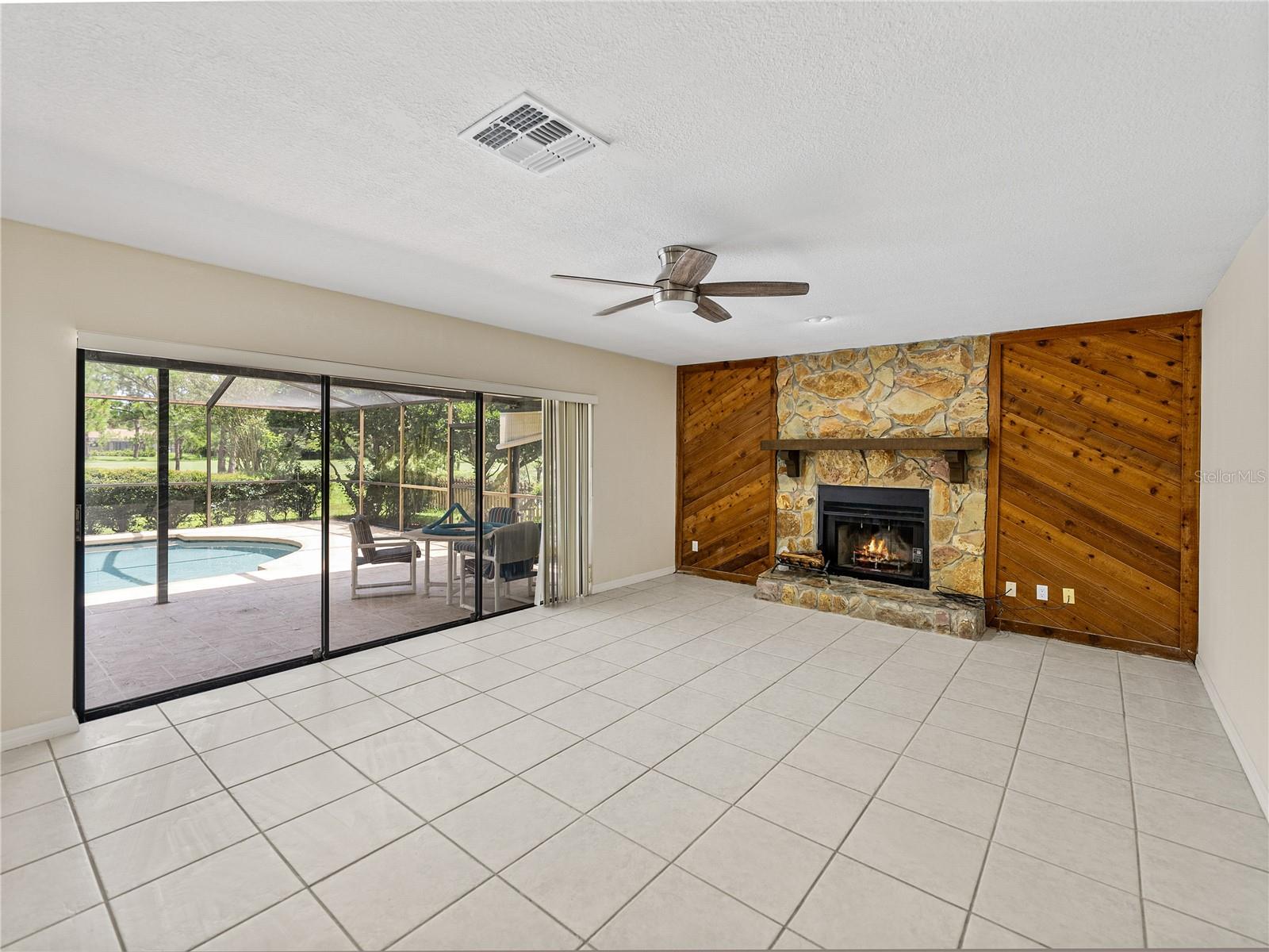 Listing photo id 13 for 4317 Honey Vista Circle