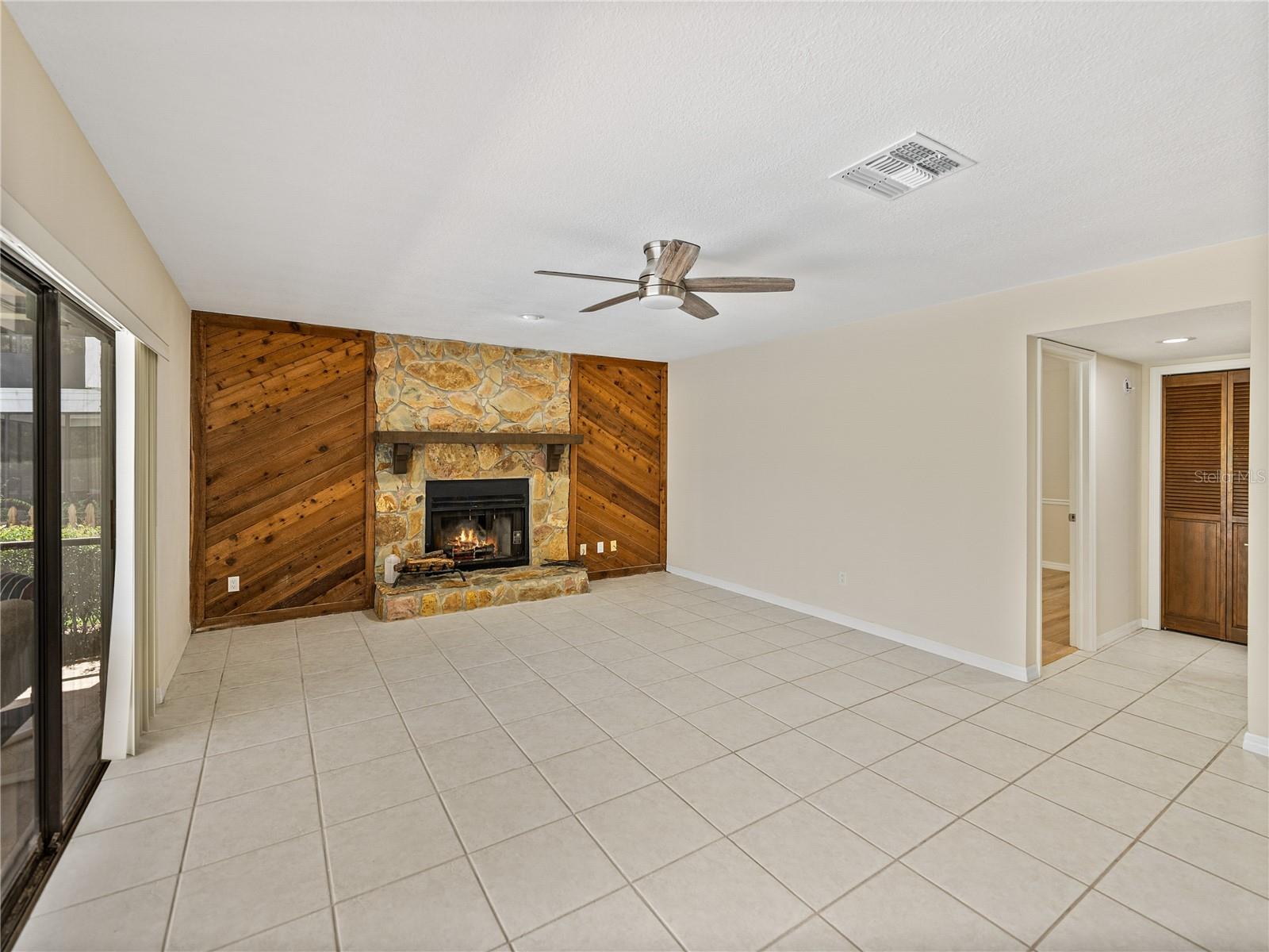 Listing photo id 14 for 4317 Honey Vista Circle