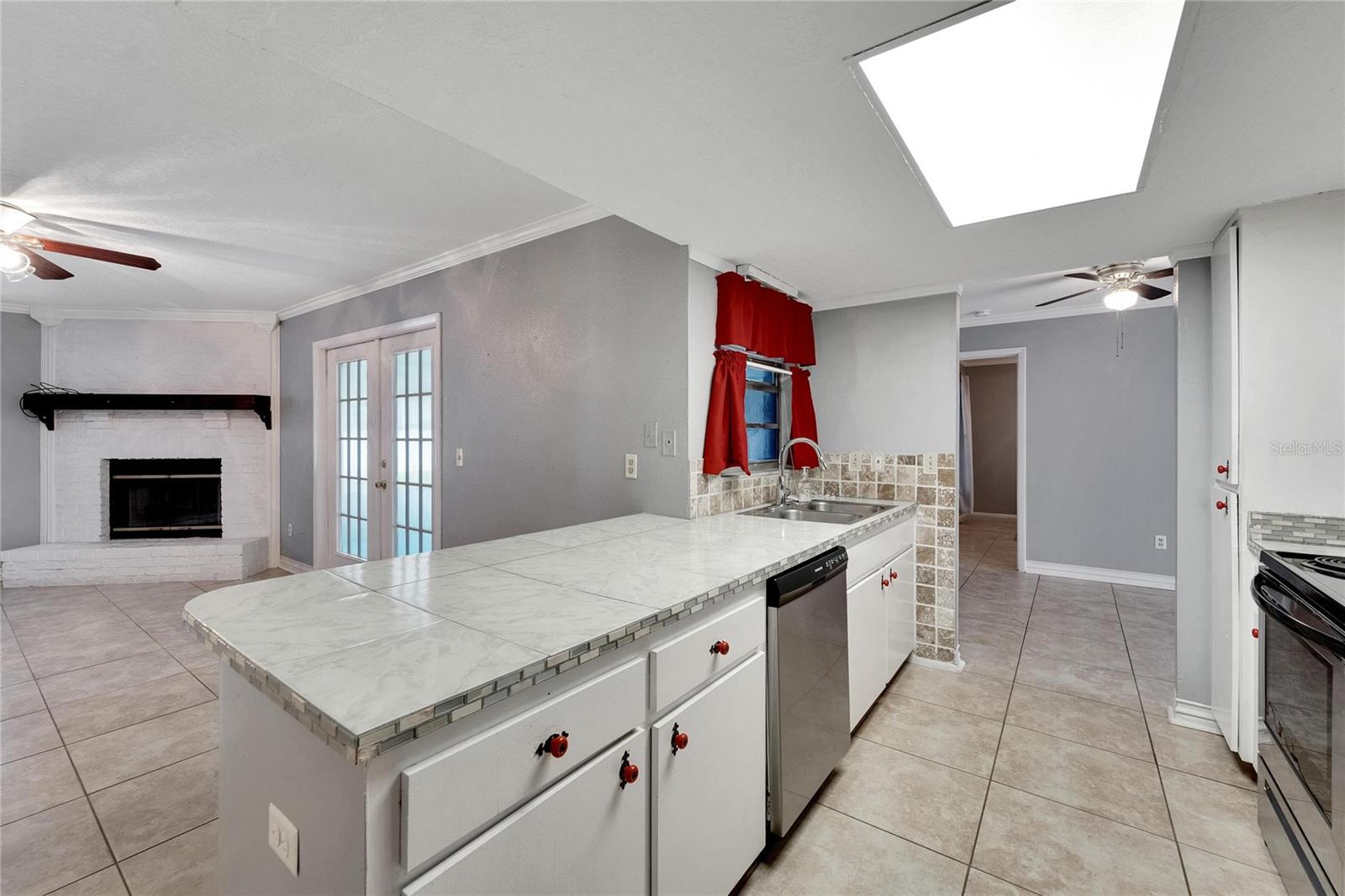 Listing photo id 14 for 38041 Salem Avenue