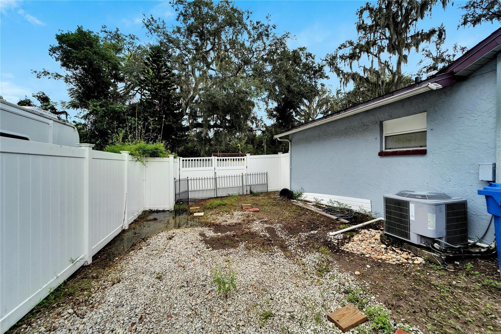 Listing photo id 72 for 38041 Salem Avenue