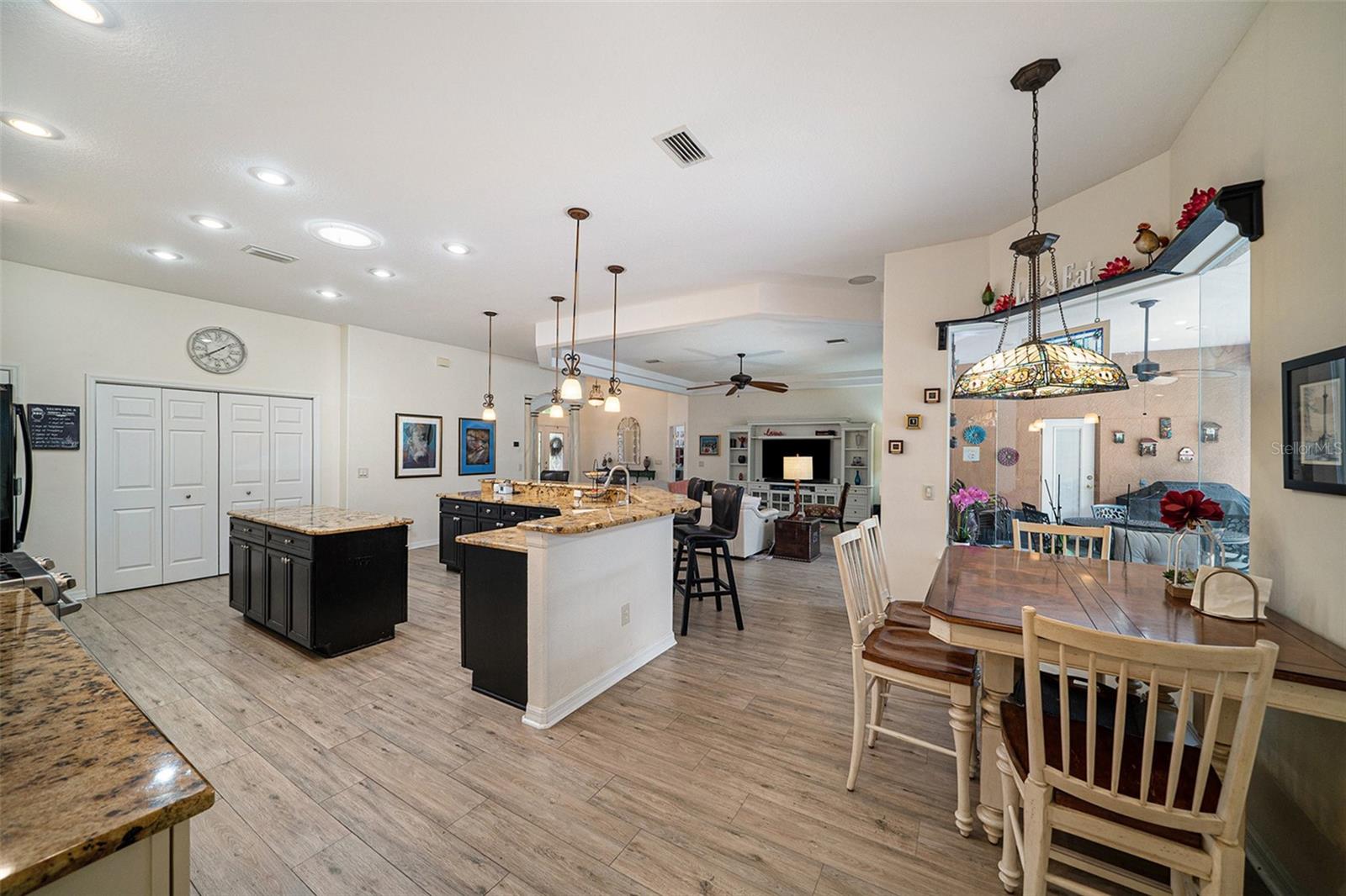 Listing photo id 12 for 824 Citrus Wood Lane