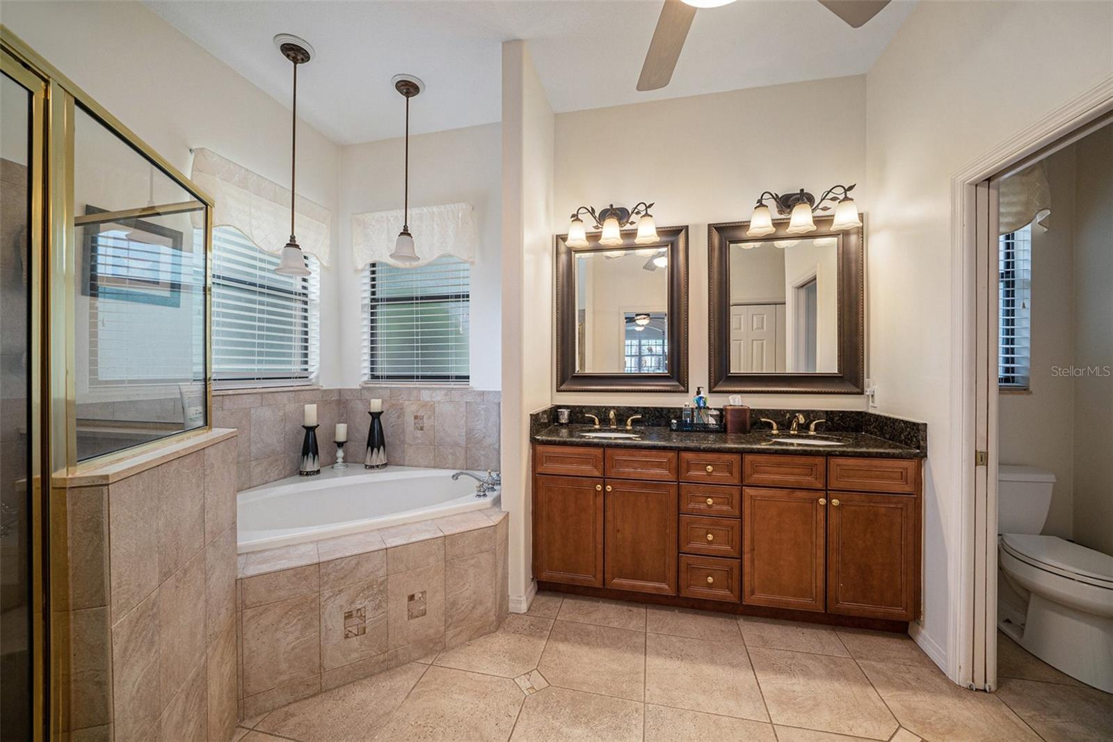 Listing photo id 17 for 824 Citrus Wood Lane