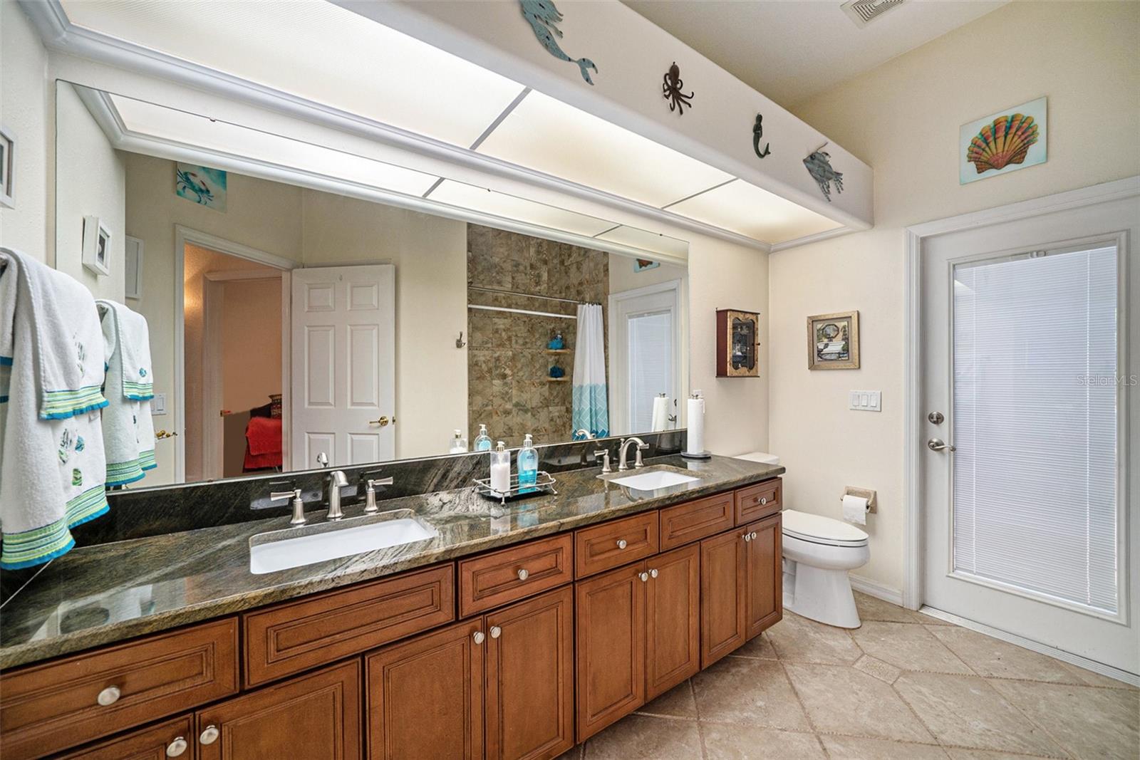 Listing photo id 20 for 824 Citrus Wood Lane