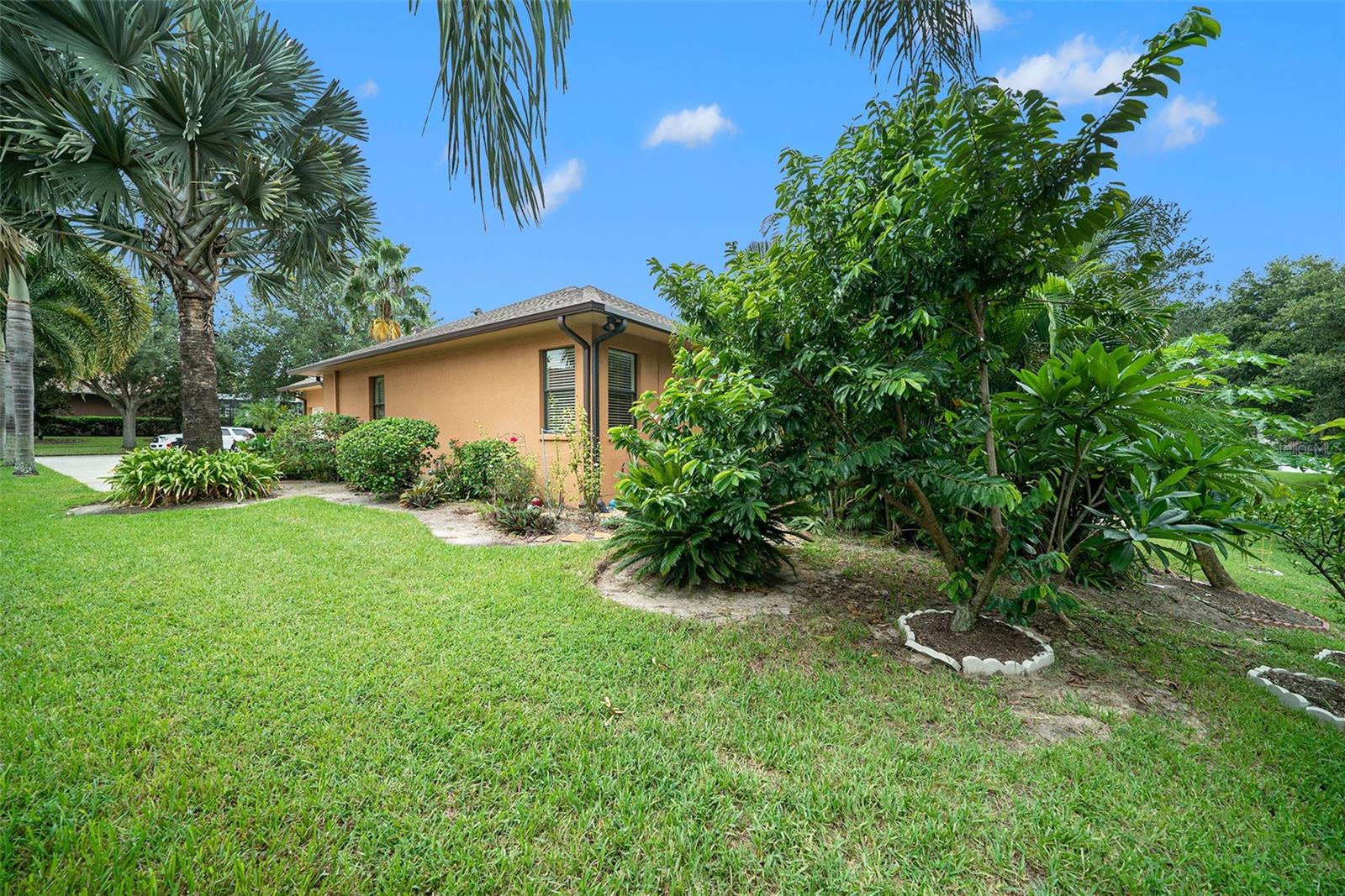 Listing photo id 25 for 824 Citrus Wood Lane