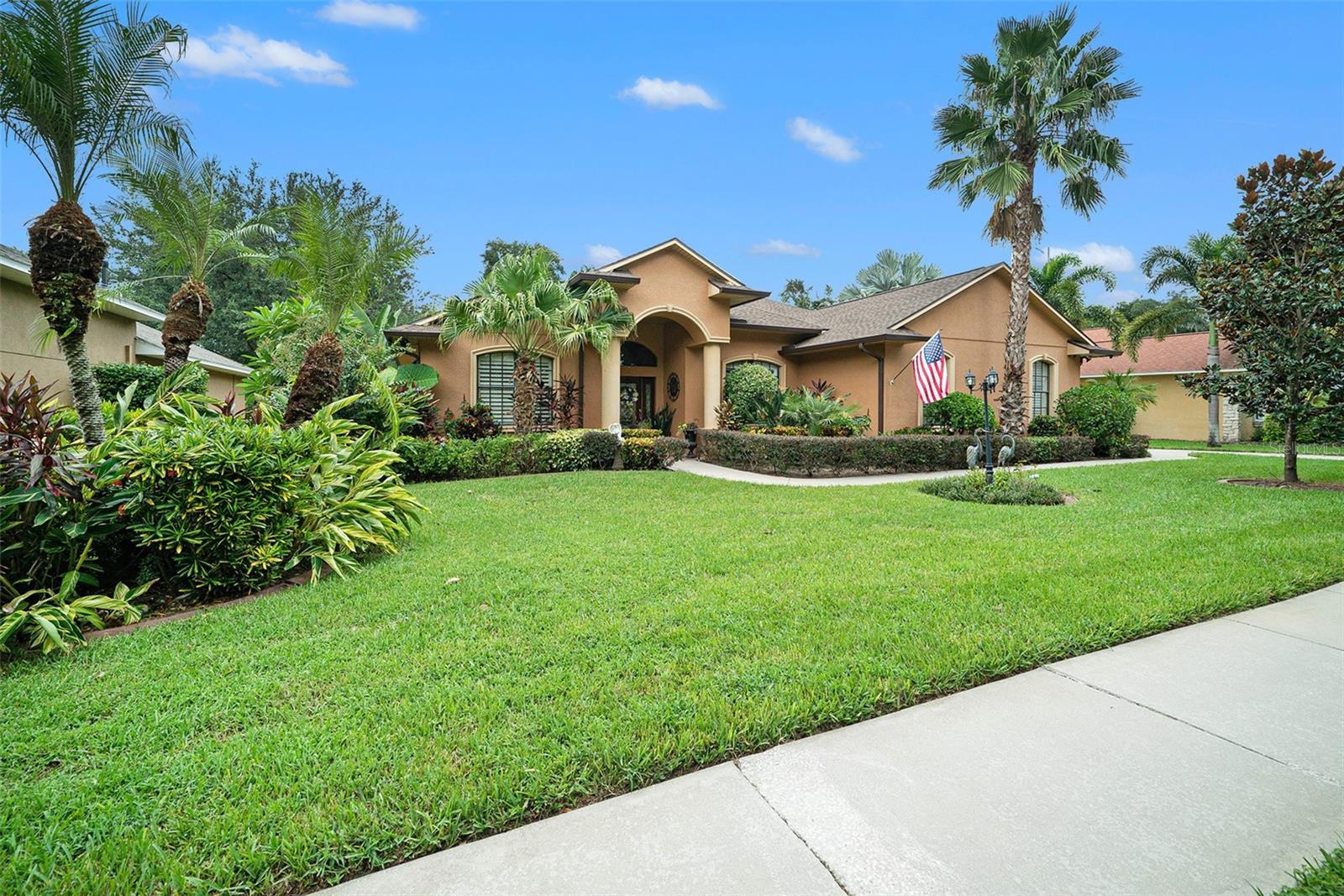 Listing photo id 1 for 824 Citrus Wood Lane