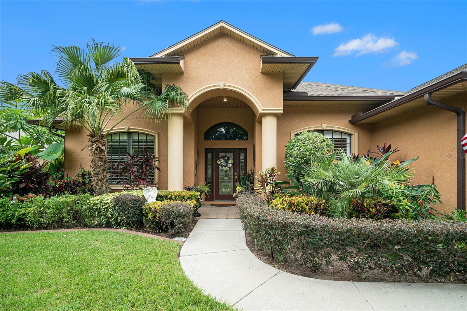 Listing photo id 2 for 824 Citrus Wood Lane