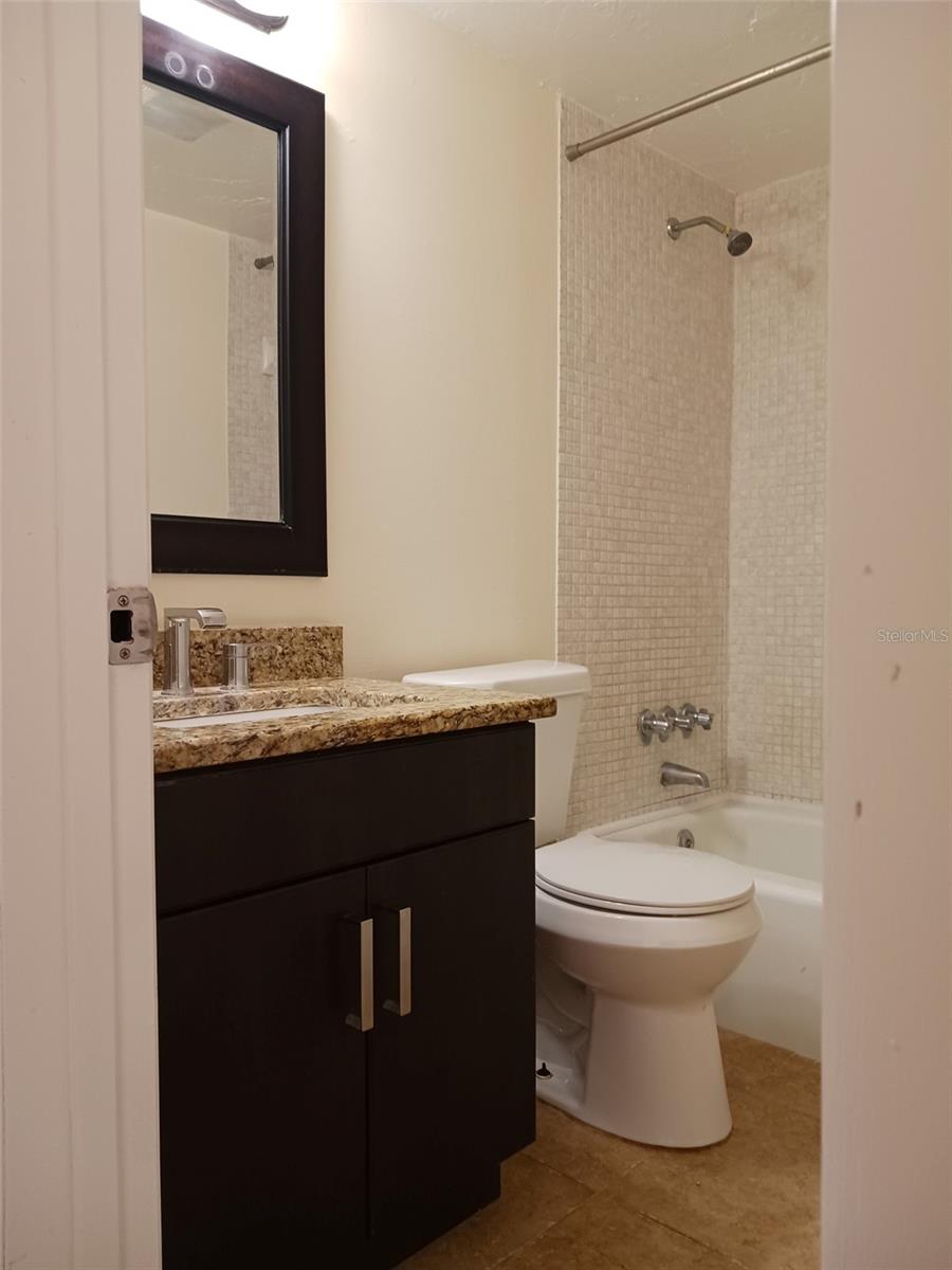 Listing photo id 7 for 4606 Gray Street 110