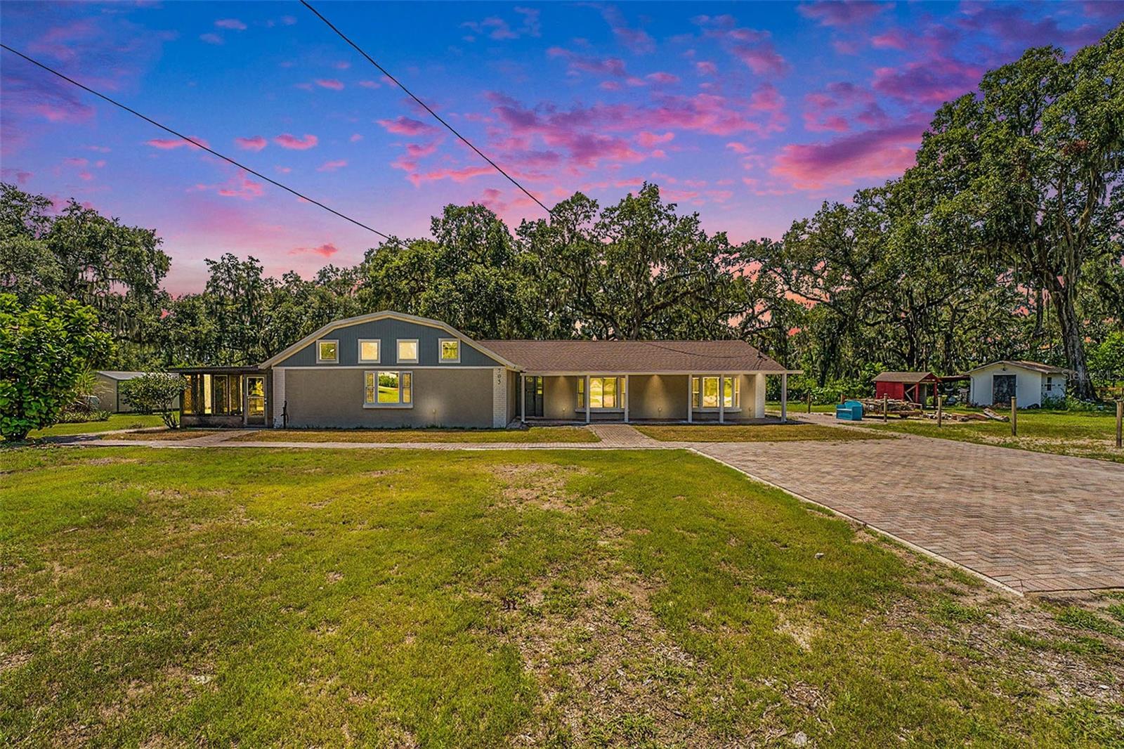 Listing photo id 0 for 705 Rosier Road