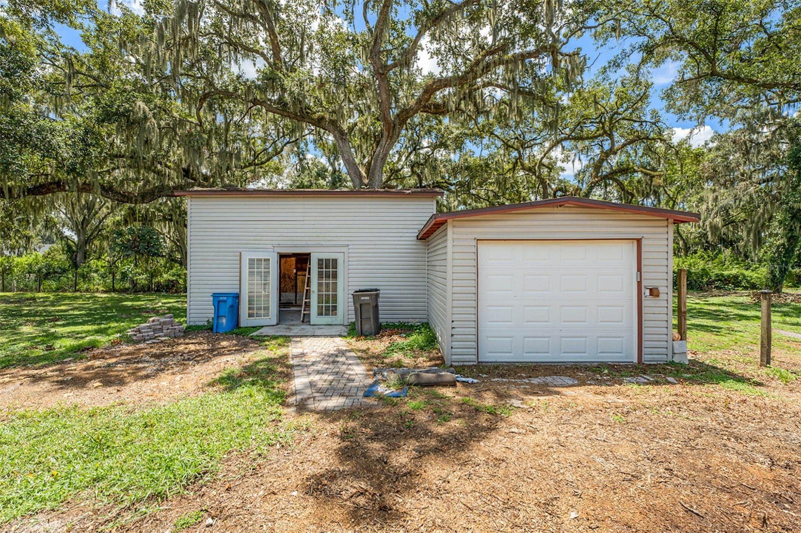 Listing photo id 28 for 705 Rosier Road