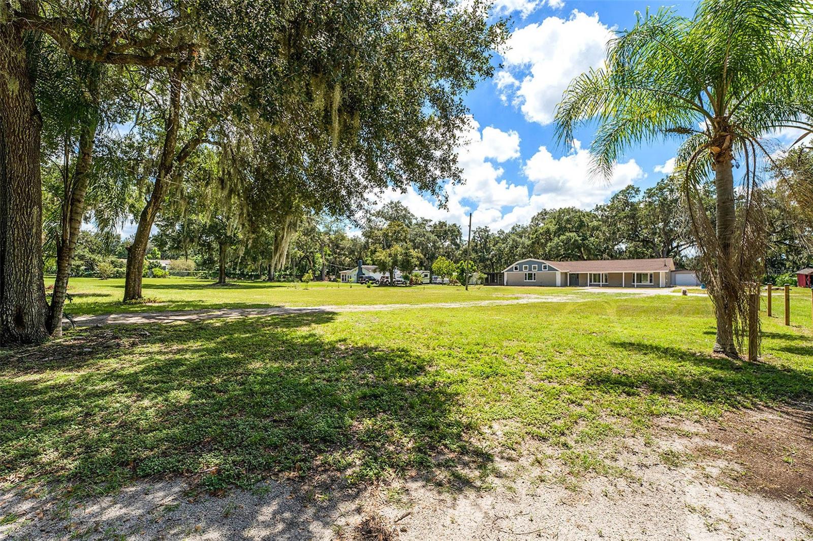 Listing photo id 3 for 705 Rosier Road