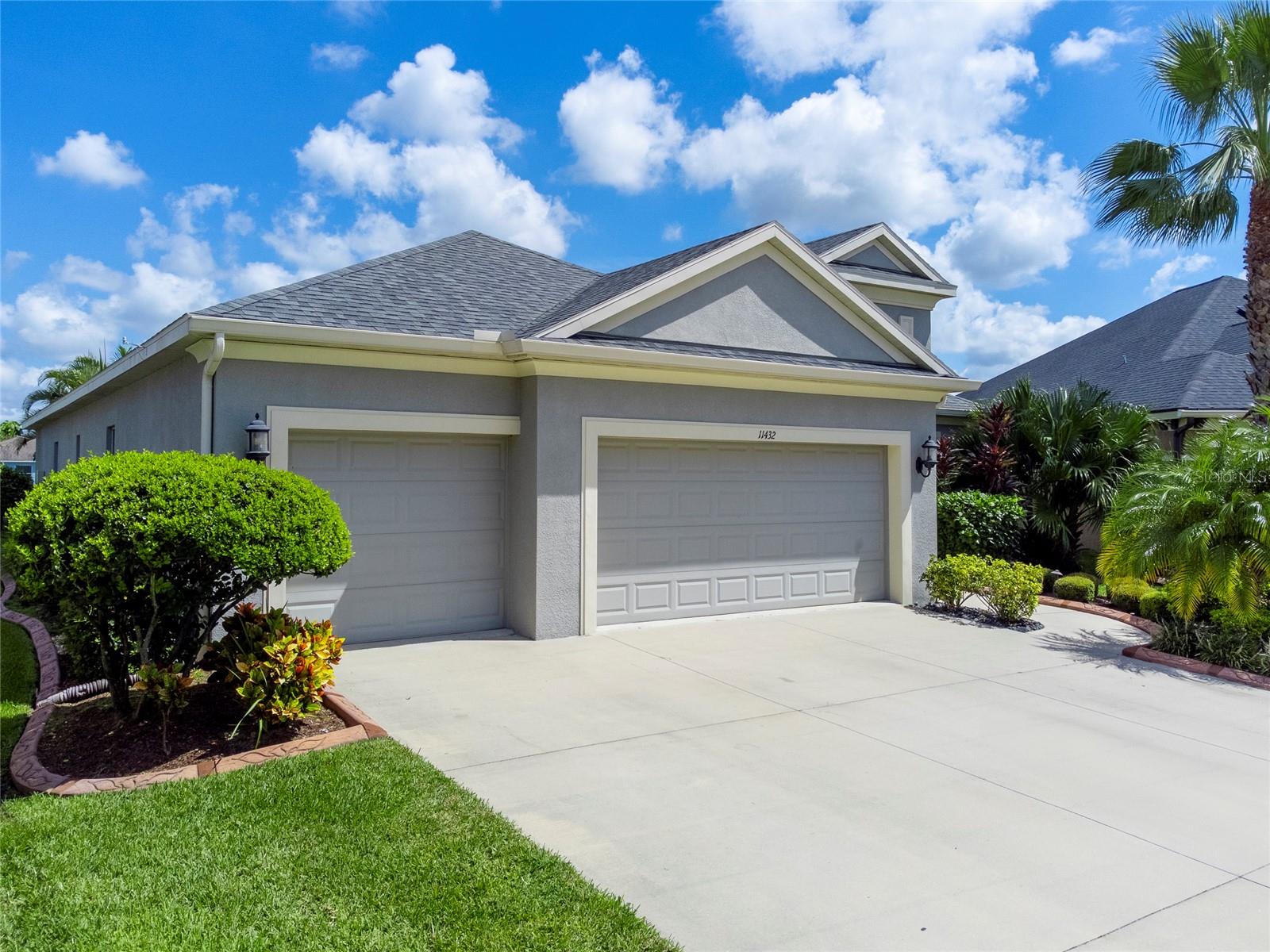 Listing photo id 2 for 11432 Drifting Leaf Drive