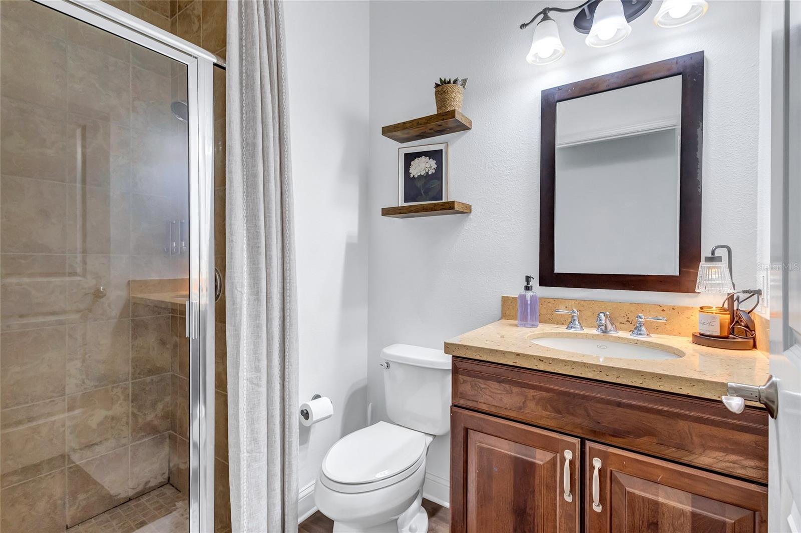 Listing photo id 25 for 16112 Ternglade Drive